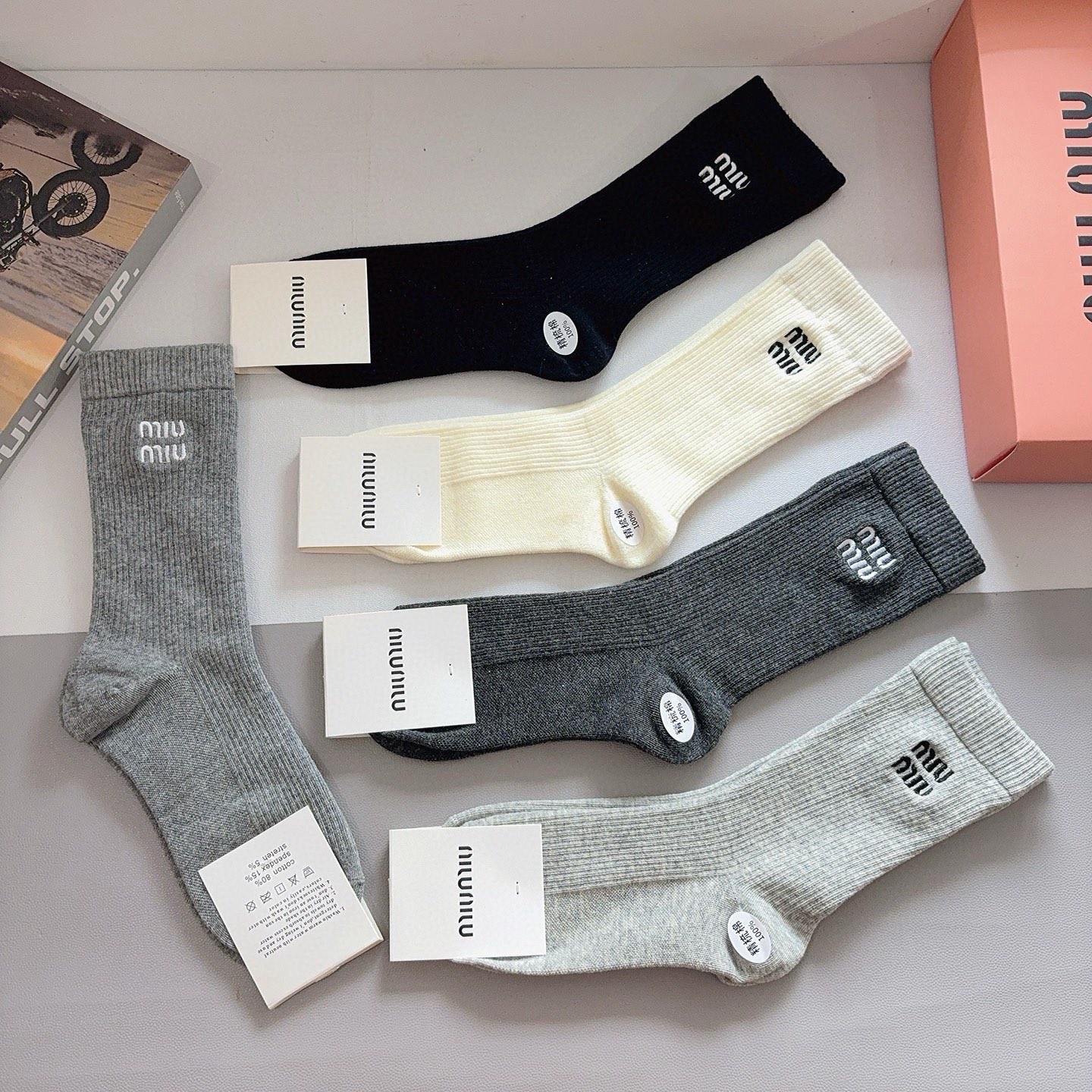 配包装（一盒5双）miumiu 缪缪 新款长筒刺绣纯棉面料，专柜同步长筒袜子，💛大牌出街，潮人必备🔥超好