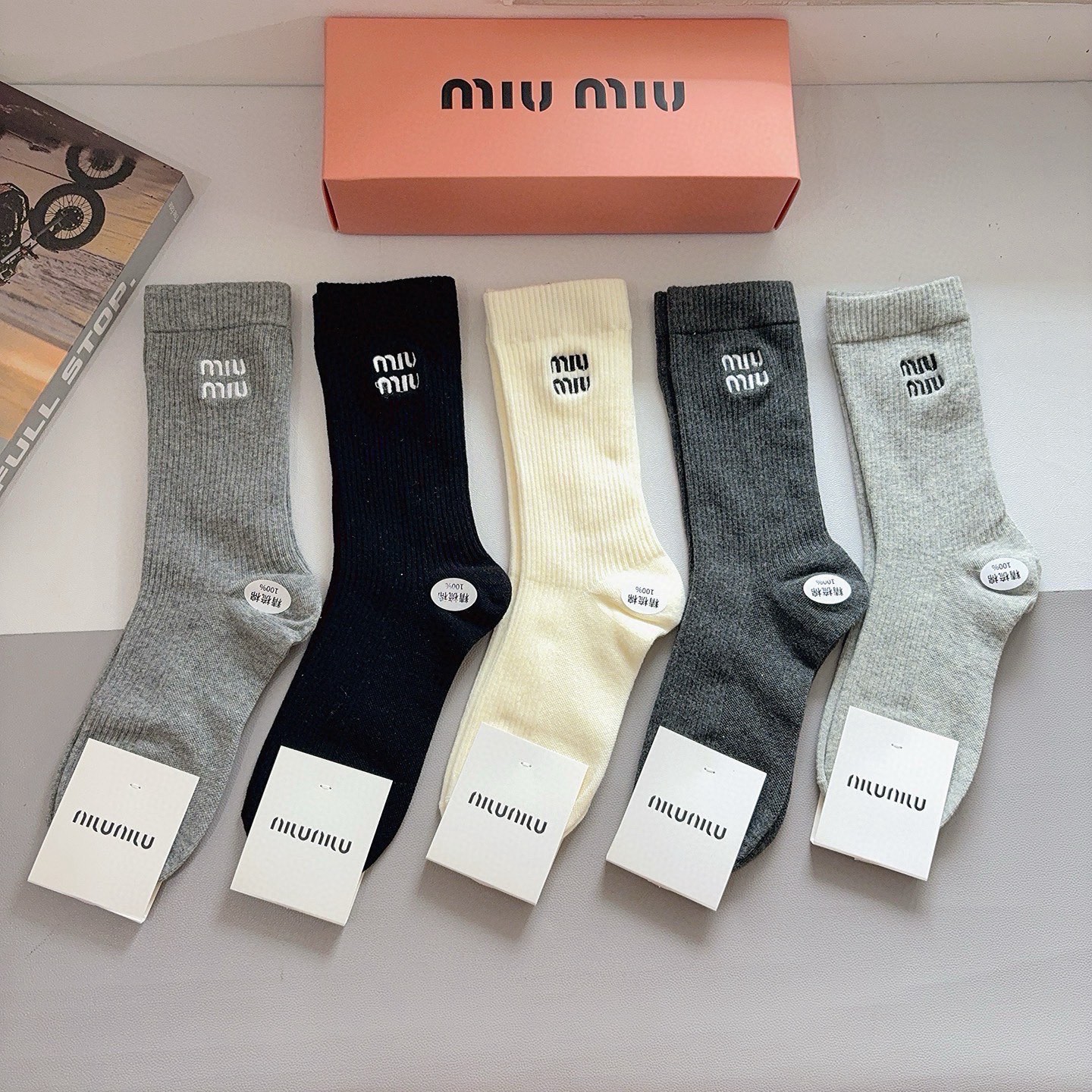 配包装（一盒5双）miumiu 缪缪 新款长筒刺绣纯棉面料，专柜同步长筒袜子，💛大牌出街，潮人必备🔥超好