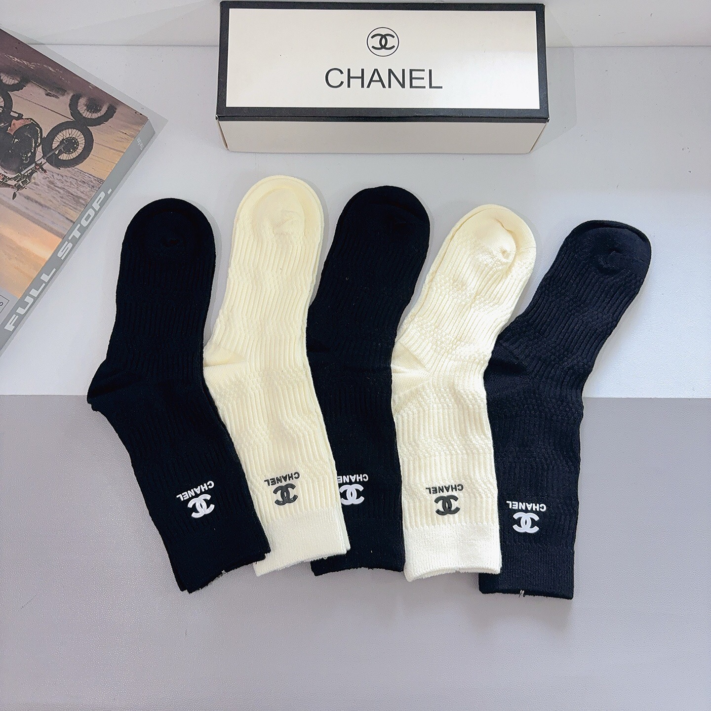 配包装【一盒5双】CHANEL （香奈儿）高品质🔥超级爆款网红袜子❗️双C硅胶字母长筒袜，ins明星网红