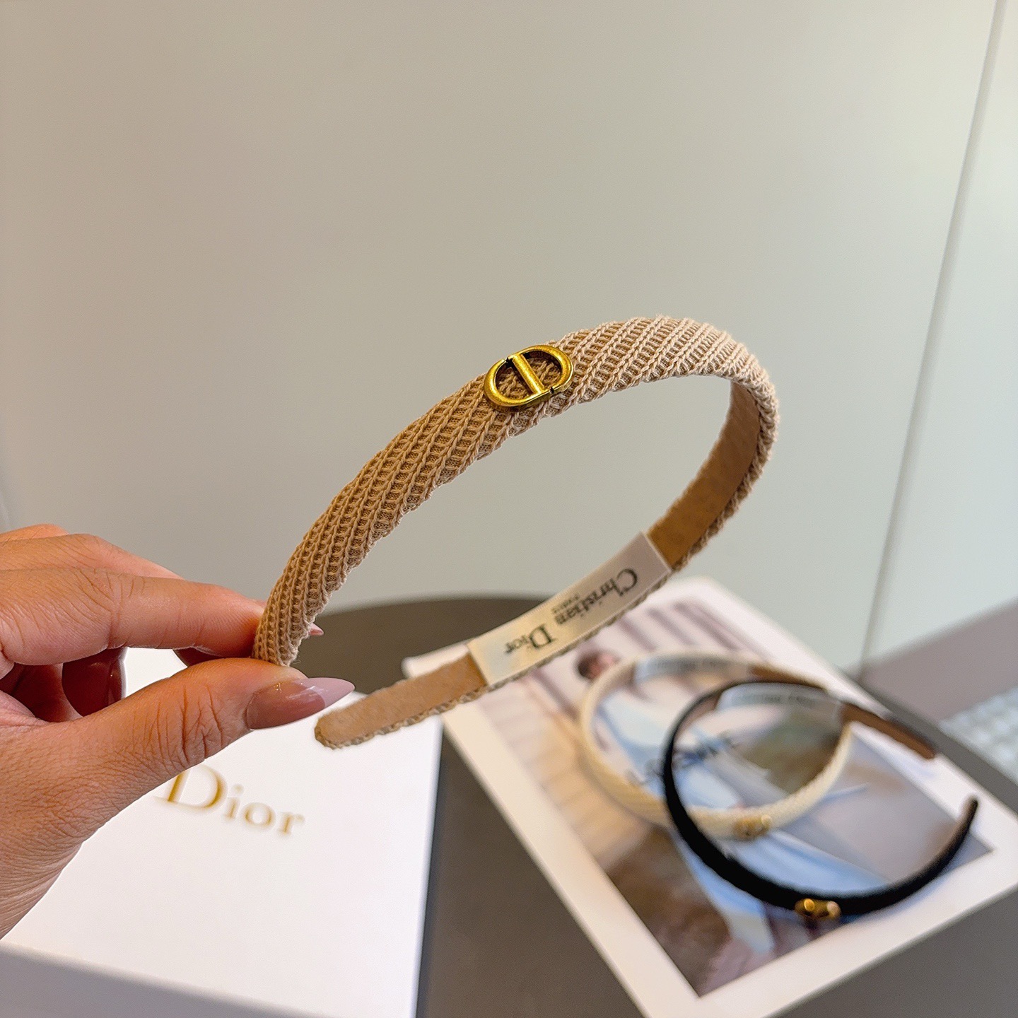 配包装Dior（迪奥）针织毛线新品小清新字母发箍，佩戴舒适无压力，造型搭配必备！时尚外出百搭款发饰！