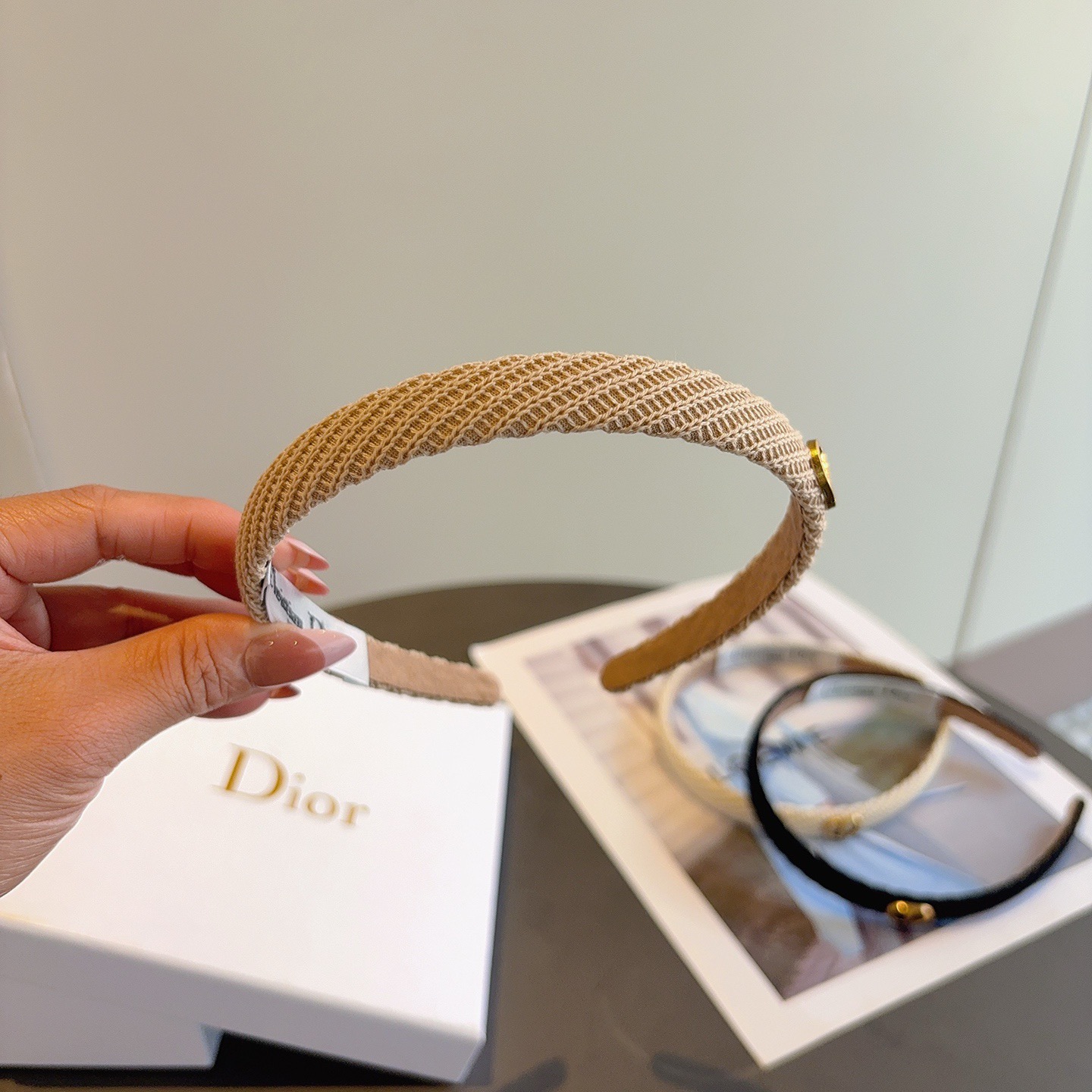 配包装Dior（迪奥）针织毛线新品小清新字母发箍，佩戴舒适无压力，造型搭配必备！时尚外出百搭款发饰！