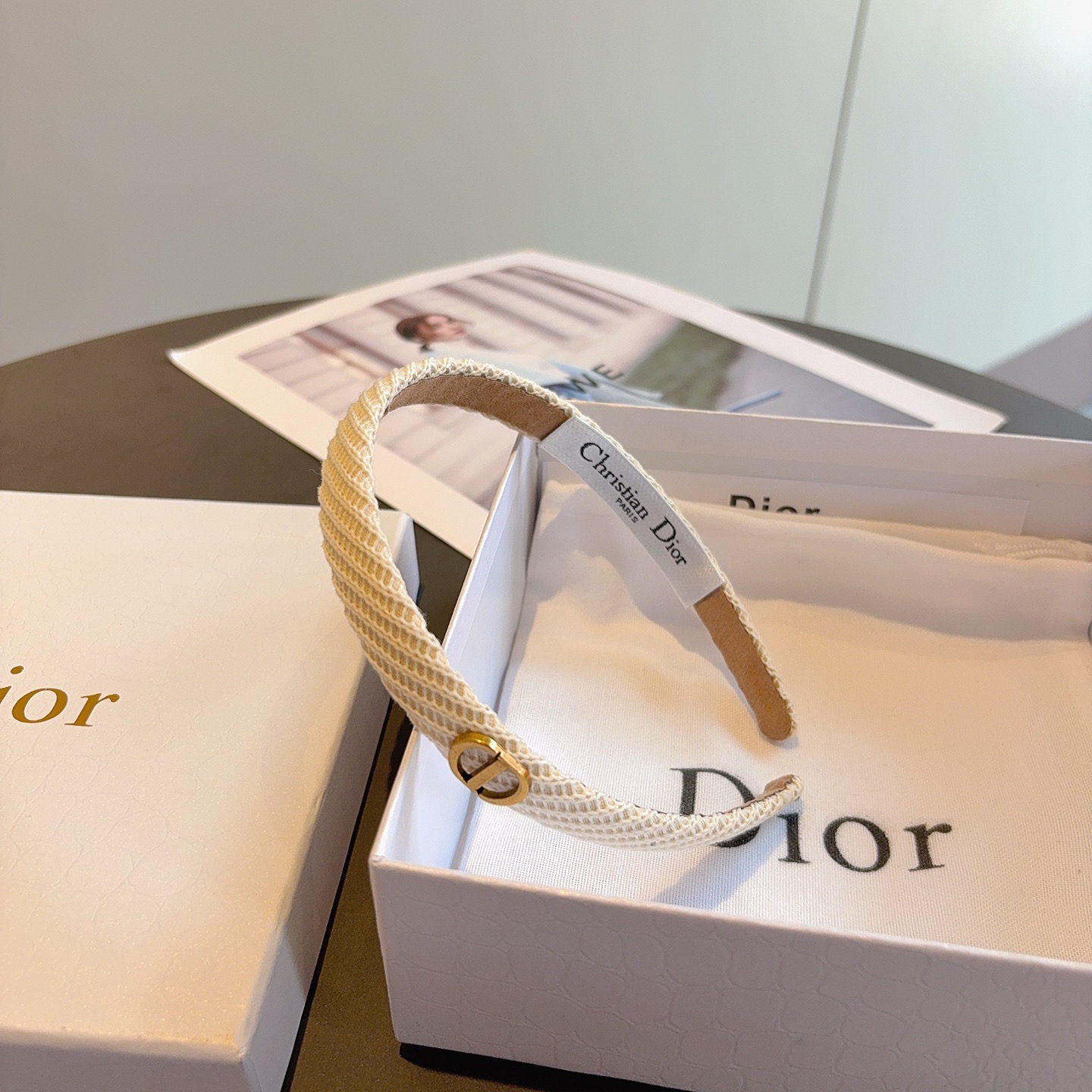 配包装Dior（迪奥）针织毛线新品小清新字母发箍，佩戴舒适无压力，造型搭配必备！时尚外出百搭款发饰！