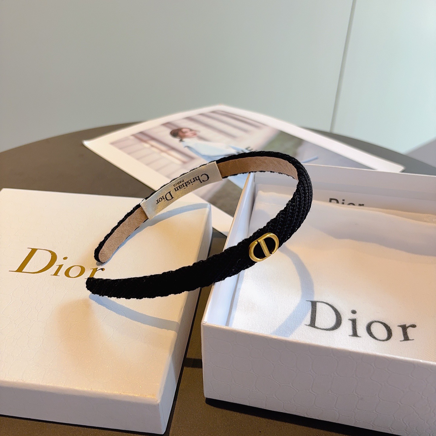 配包装Dior（迪奥）针织毛线新品小清新字母发箍，佩戴舒适无压力，造型搭配必备！时尚外出百搭款发饰！