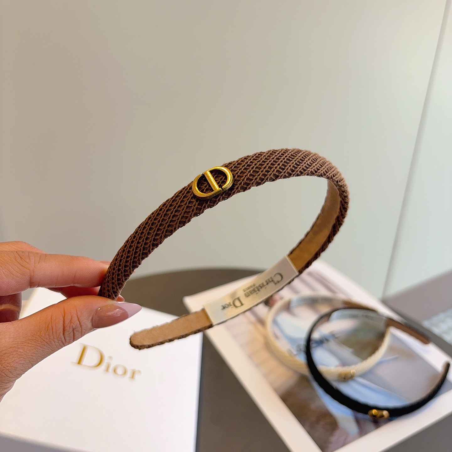 配包装Dior（迪奥）针织毛线新品小清新字母发箍，佩戴舒适无压力，造型搭配必备！时尚外出百搭款发饰！