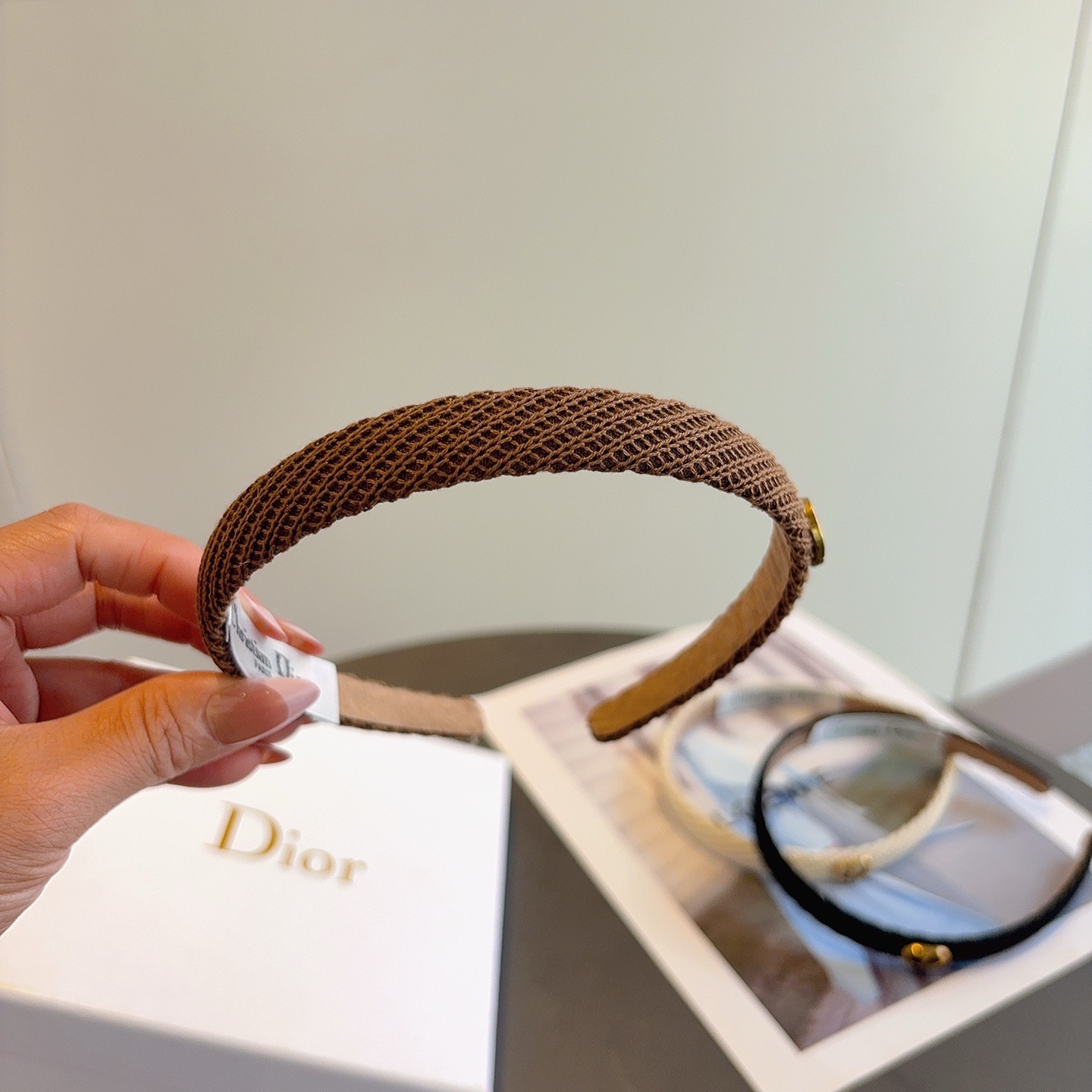 配包装Dior（迪奥）针织毛线新品小清新字母发箍，佩戴舒适无压力，造型搭配必备！时尚外出百搭款发饰！