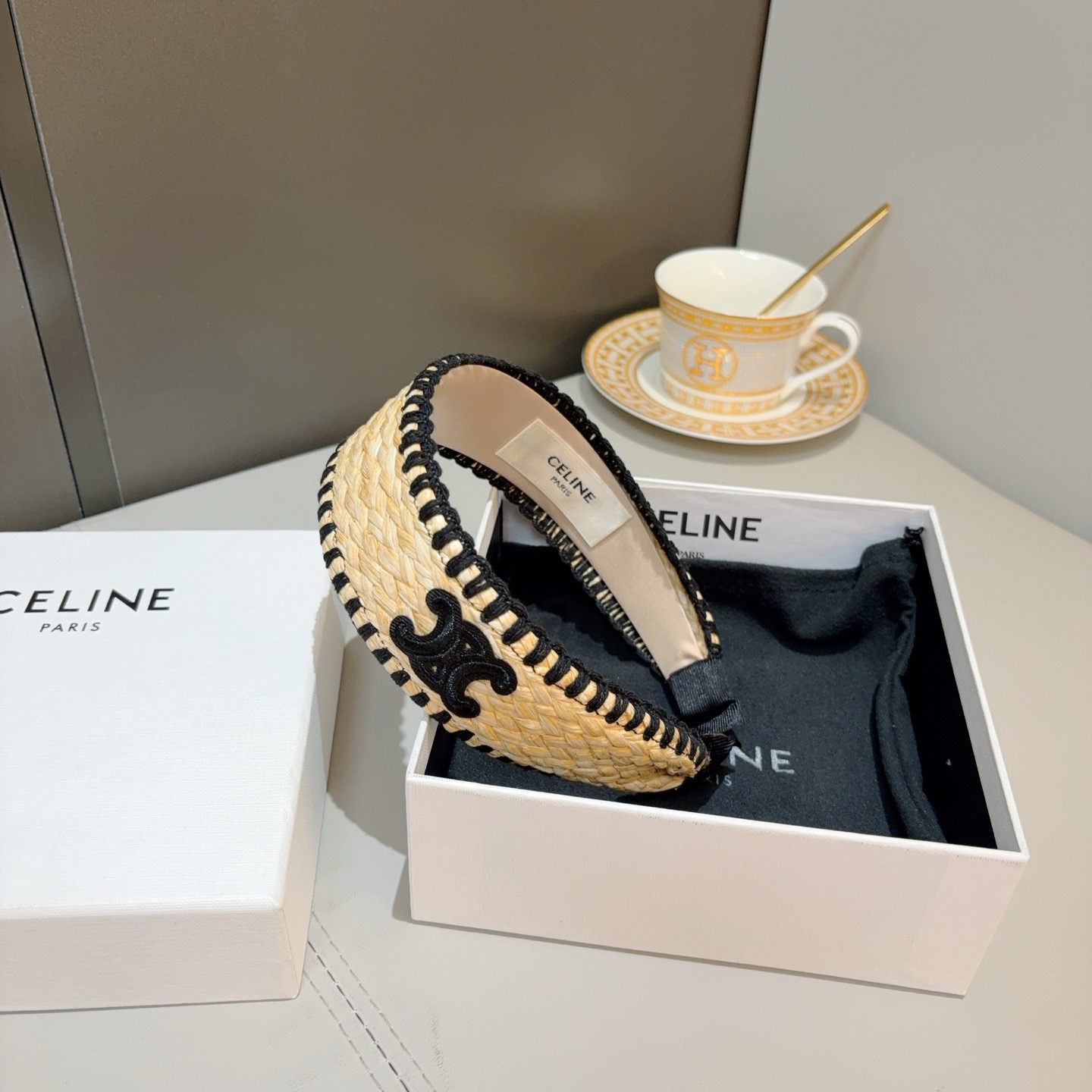 配包装CELINE（赛琳）网红新款纸草材质发箍，佩戴舒适无压力，造型搭配必备头饰！非常时尚百搭！女神必备