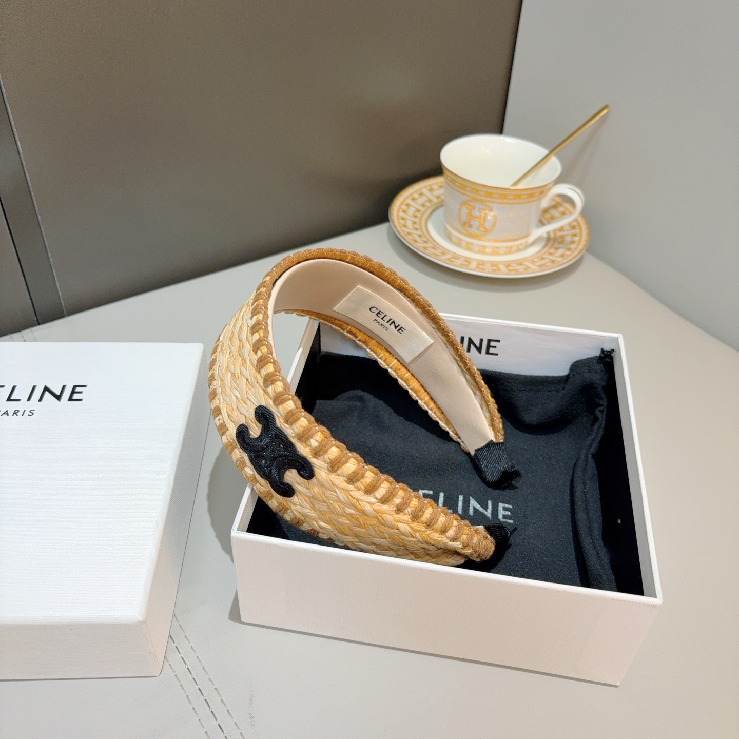 配包装CELINE（赛琳）网红新款纸草材质发箍，佩戴舒适无压力，造型搭配必备头饰！非常时尚百搭！女神必备