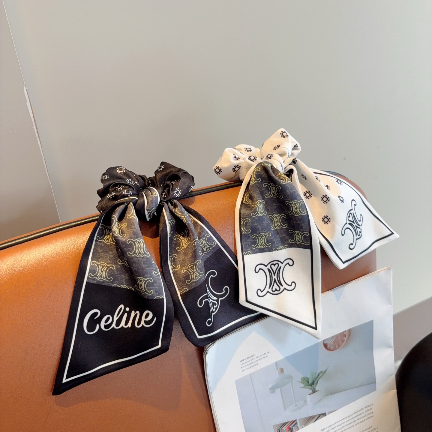 配包装CELINE （赛琳）字母飘带马尾发圈 蝴蝶结肠圈，高档韩版皮筋，经典花型设计， 高端大气，名媛范