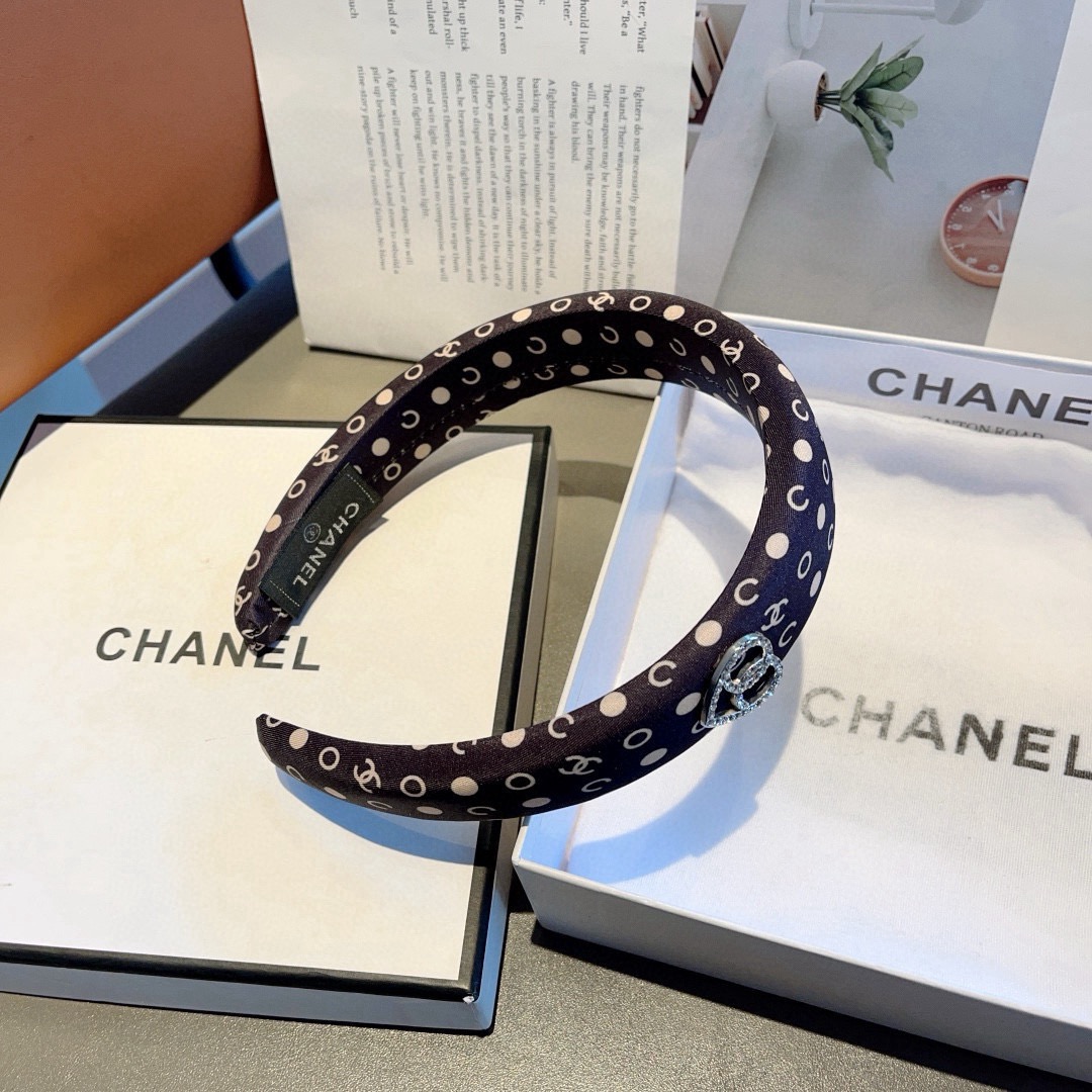 配包装CHANEL（香奈儿）新款缎面小香发箍，复古头箍，网红爆款推荐 搭配高端材质，超精致，时尚百搭。