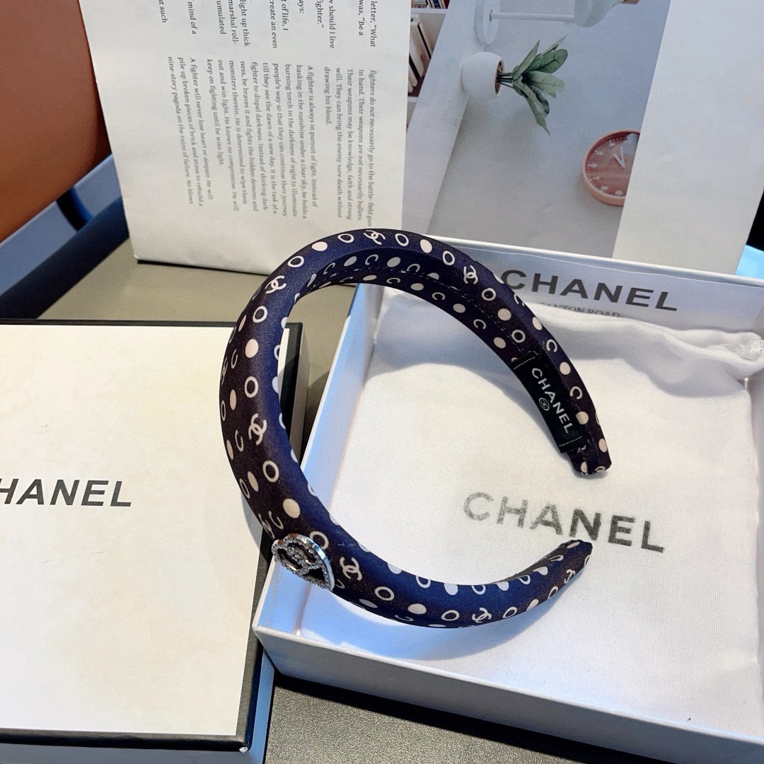 配包装CHANEL（香奈儿）新款缎面小香发箍，复古头箍，网红爆款推荐 搭配高端材质，超精致，时尚百搭。