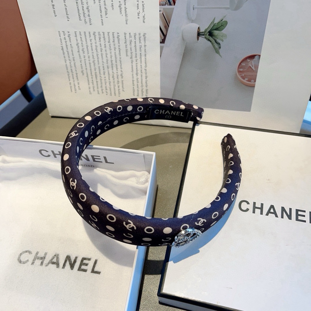 配包装CHANEL（香奈儿）新款缎面小香发箍，复古头箍，网红爆款推荐 搭配高端材质，超精致，时尚百搭。