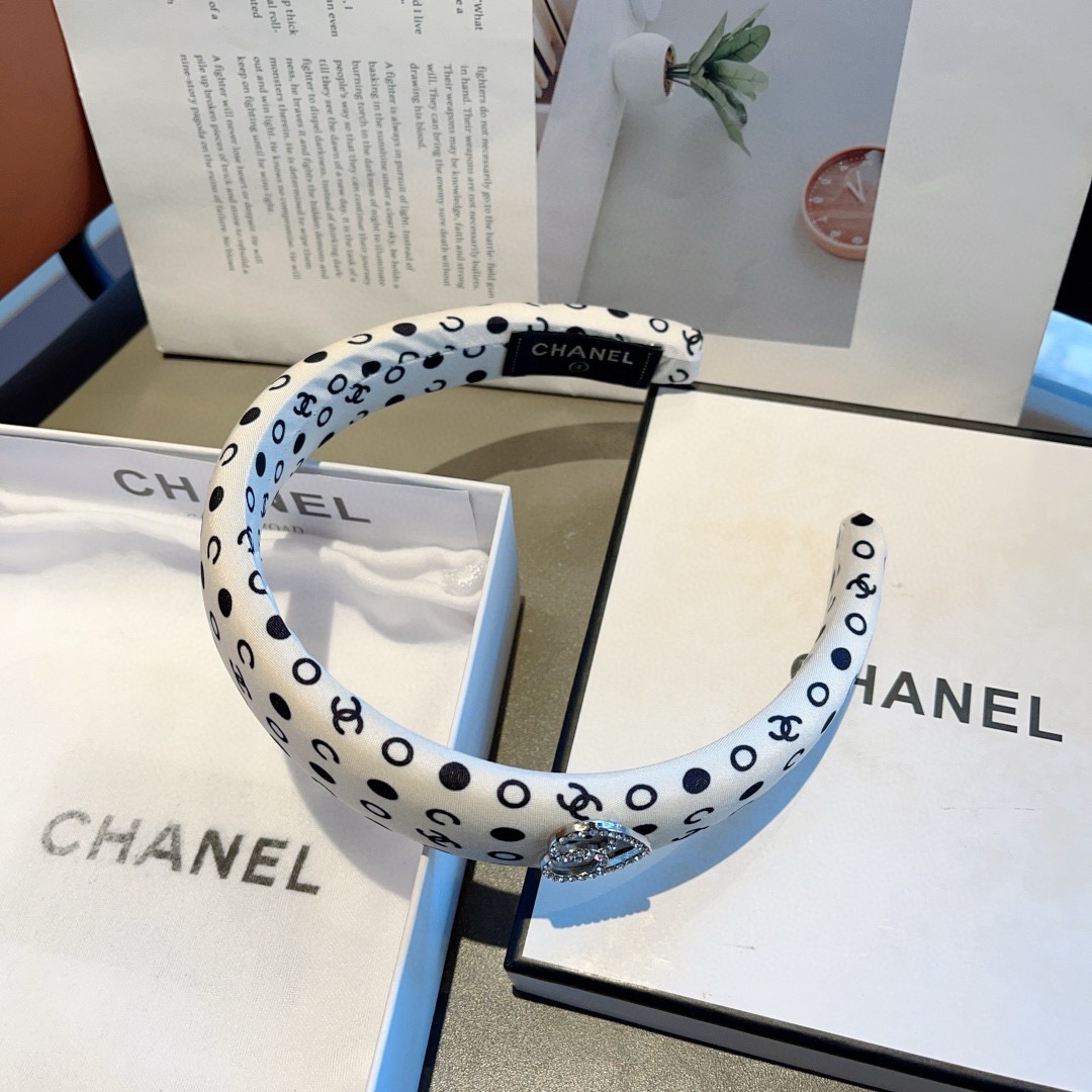 配包装CHANEL（香奈儿）新款缎面小香发箍，复古头箍，网红爆款推荐 搭配高端材质，超精致，时尚百搭。