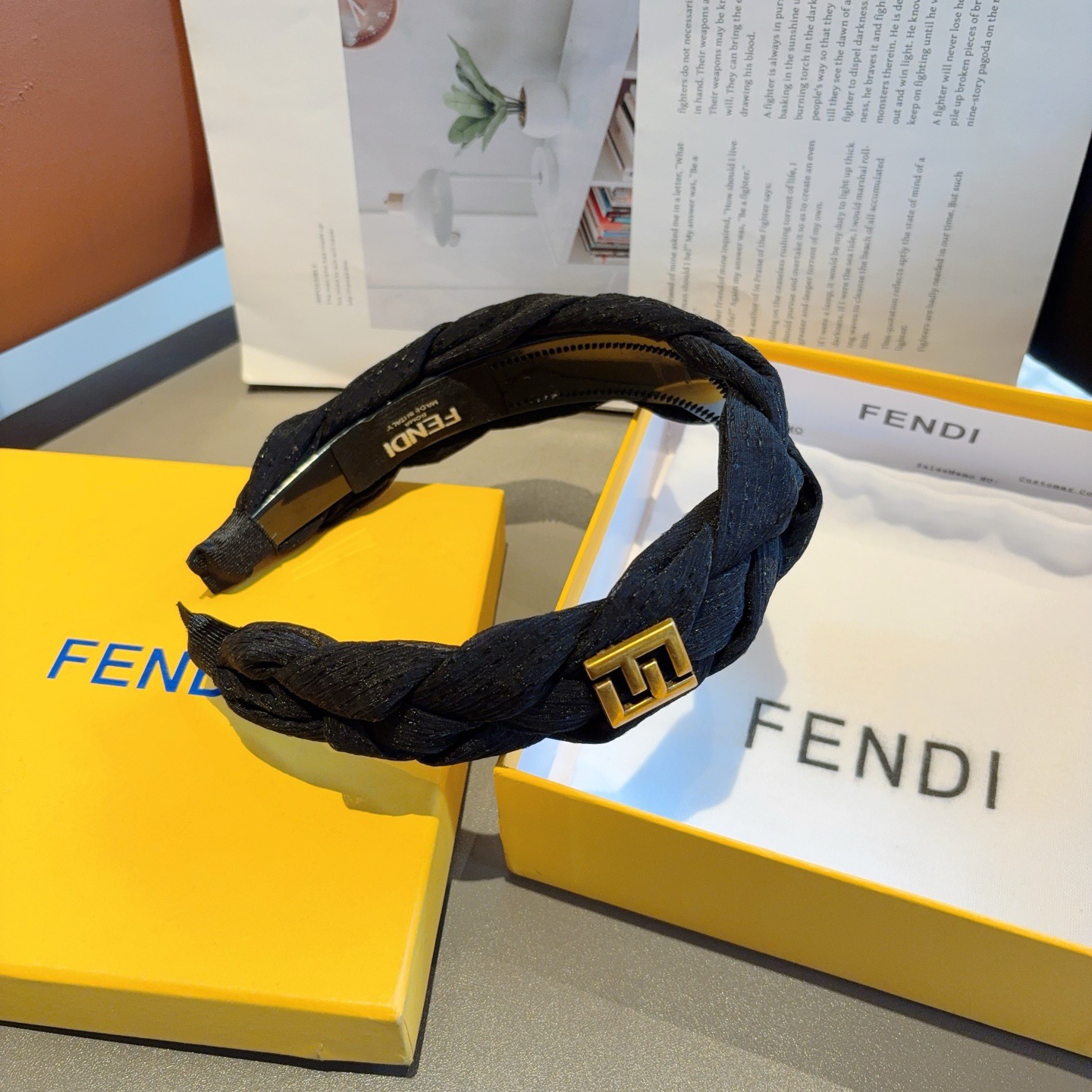 配包装FENDI 芬迪 火爆新款发箍，复古头箍，简约百搭， 佩带舒适 潮女必备品，超级的高大上！