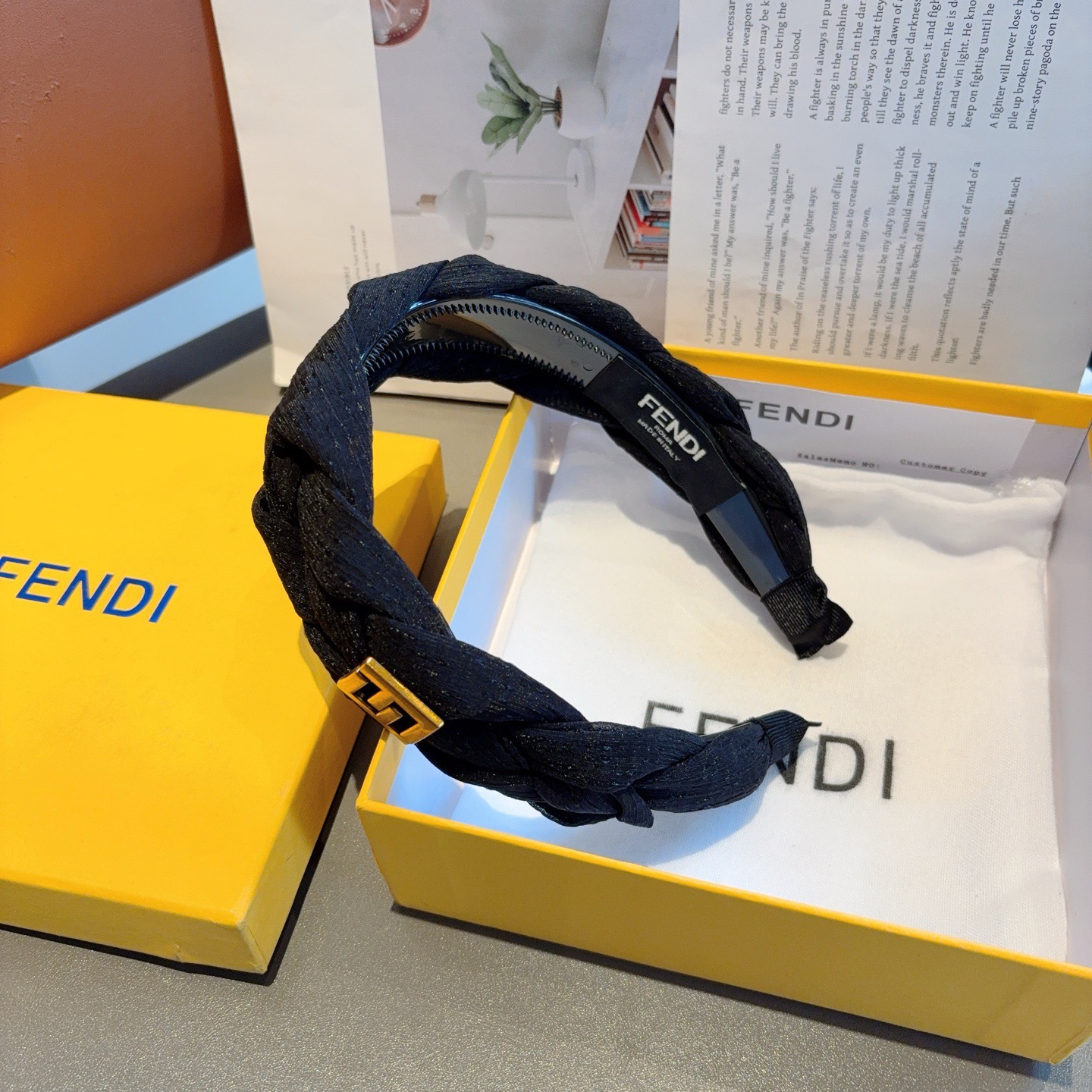 配包装FENDI 芬迪 火爆新款发箍，复古头箍，简约百搭， 佩带舒适 潮女必备品，超级的高大上！