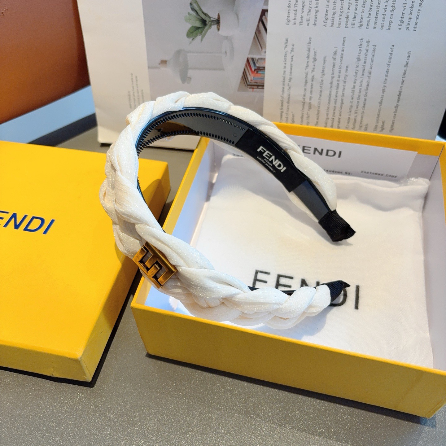 配包装FENDI 芬迪 火爆新款发箍，复古头箍，简约百搭， 佩带舒适 潮女必备品，超级的高大上！