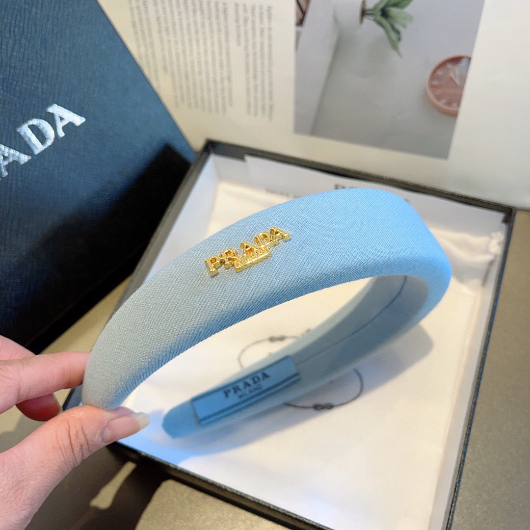 配包装PRADA （普拉达）新款潮流字母发箍 头箍 气质女神必备单品，非常百搭，时尚潮流款。多色可选