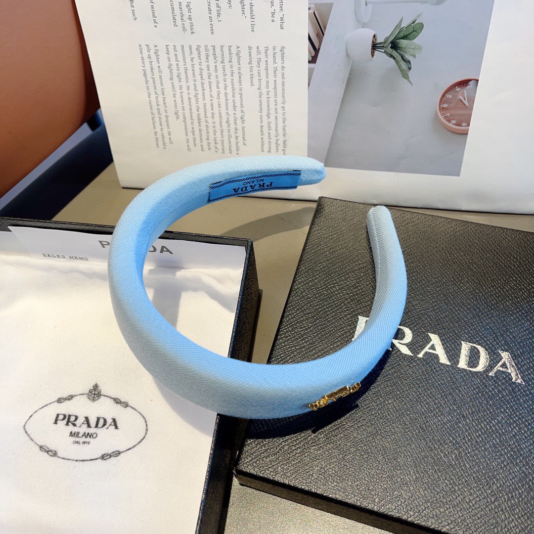 配包装PRADA （普拉达）新款潮流字母发箍 头箍 气质女神必备单品，非常百搭，时尚潮流款。多色可选