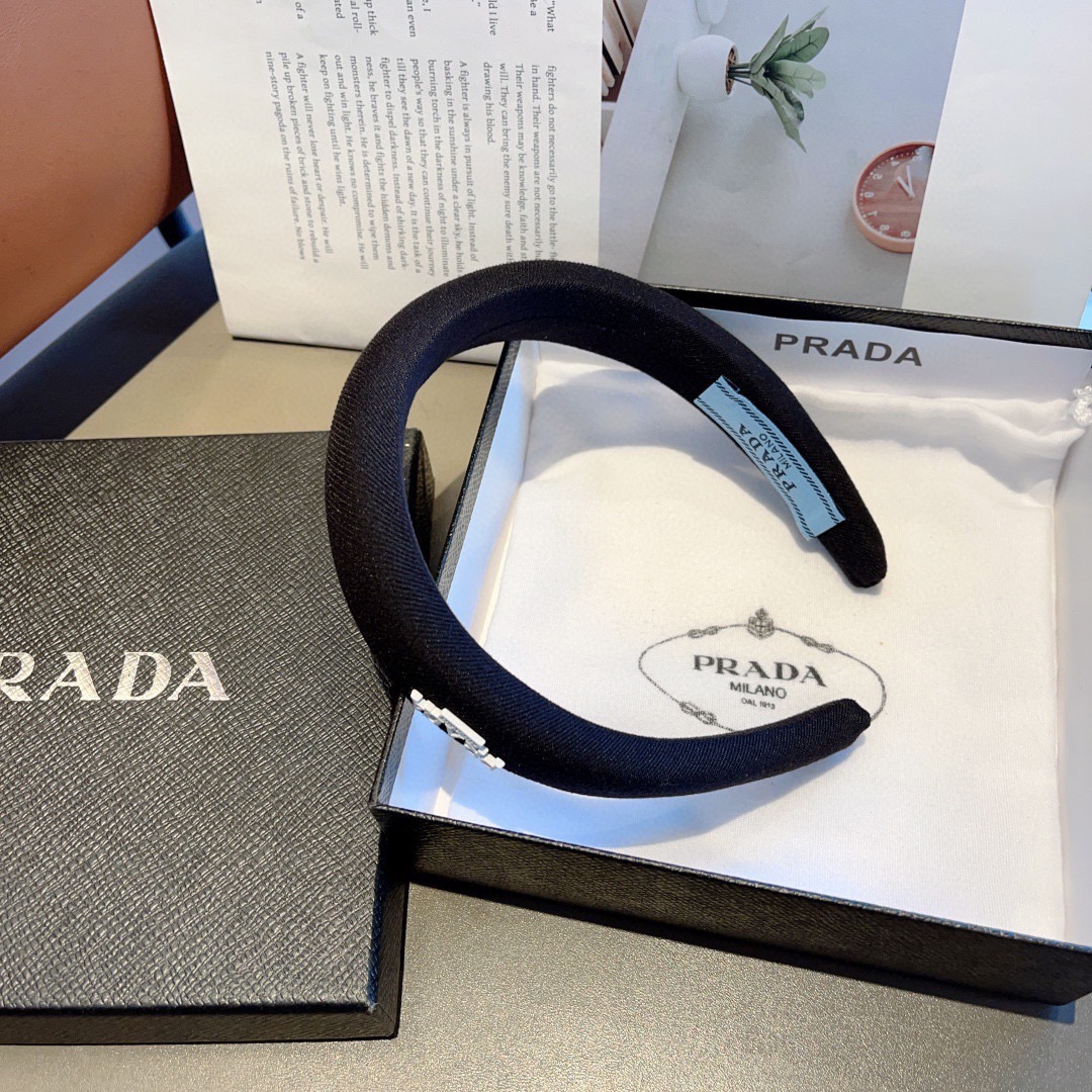 配包装PRADA （普拉达）新款潮流字母发箍 头箍 气质女神必备单品，非常百搭，时尚潮流款。多色可选
