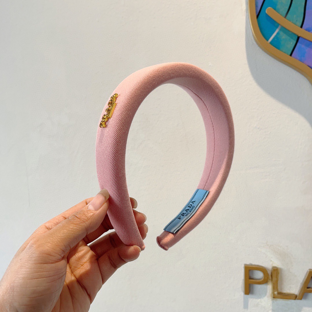 配包装PRADA （普拉达）新款潮流字母发箍 头箍 气质女神必备单品，非常百搭，时尚潮流款。多色可选