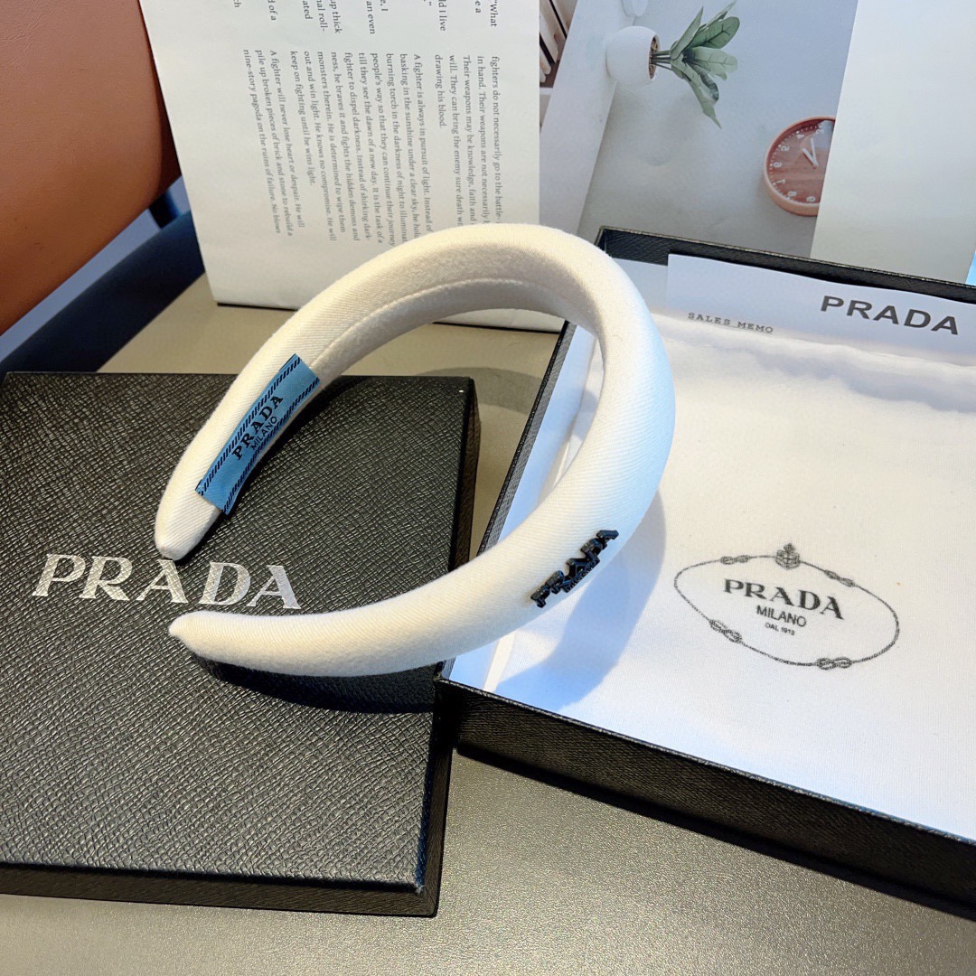 配包装PRADA （普拉达）新款潮流字母发箍 头箍 气质女神必备单品，非常百搭，时尚潮流款。多色可选