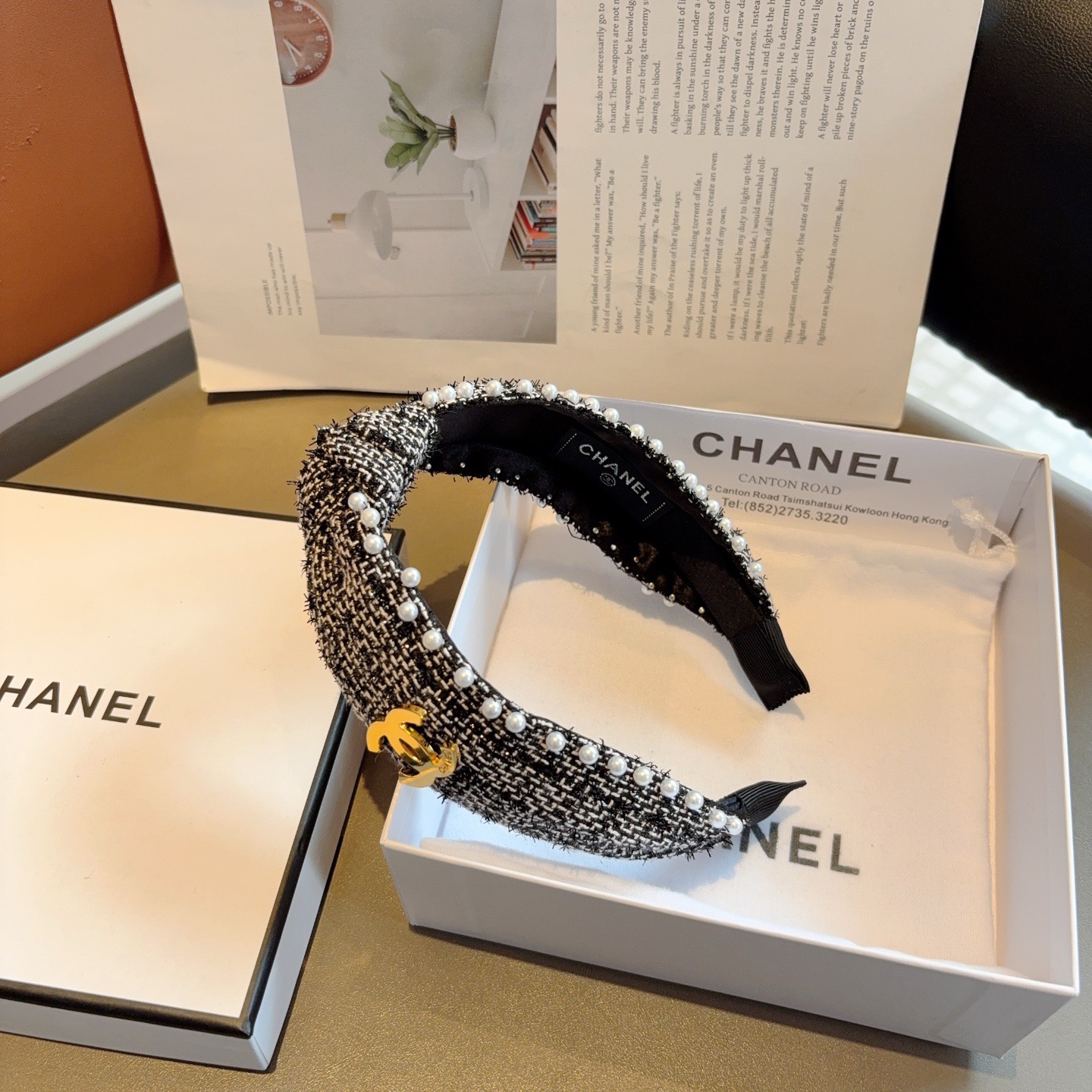 配包装CHANEL（香奈儿）最新款小香风珍珠发箍，复古头箍，网红爆款推荐 搭配高端材质，超精致，时尚百搭