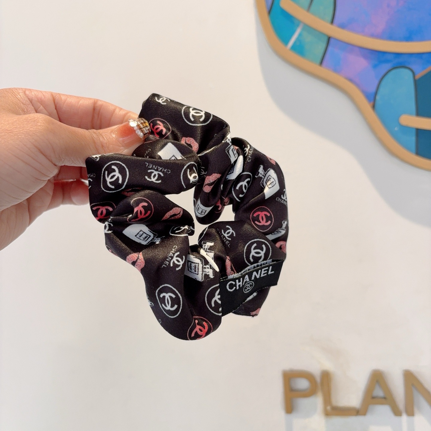 配包装CHANEL（香奈儿）网红新款发圈，精致肠圈皮筋，佩戴舒适无压力，造型搭配必备！非常时尚百搭！女神