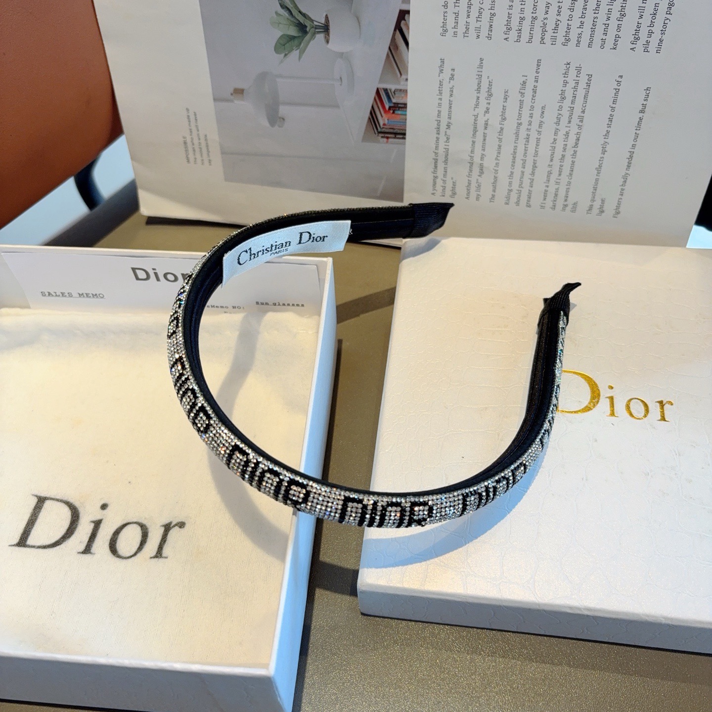 配包装Dior （迪奥） 欧美新款潮流贴钻发箍，明星同款 女神必备单品，非常百搭，时尚潮流， 戴上它满满
