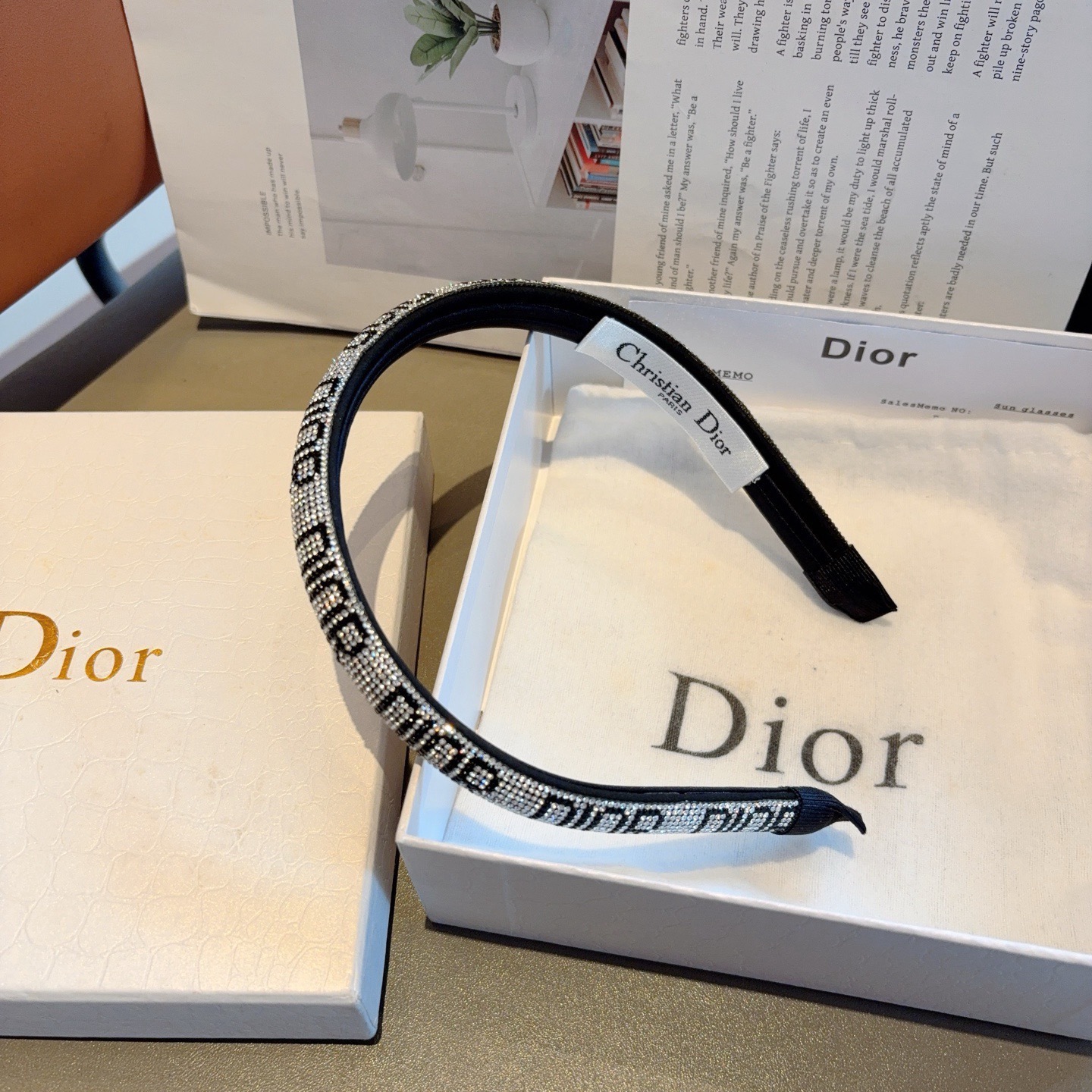 配包装Dior （迪奥） 欧美新款潮流贴钻发箍，明星同款 女神必备单品，非常百搭，时尚潮流， 戴上它满满