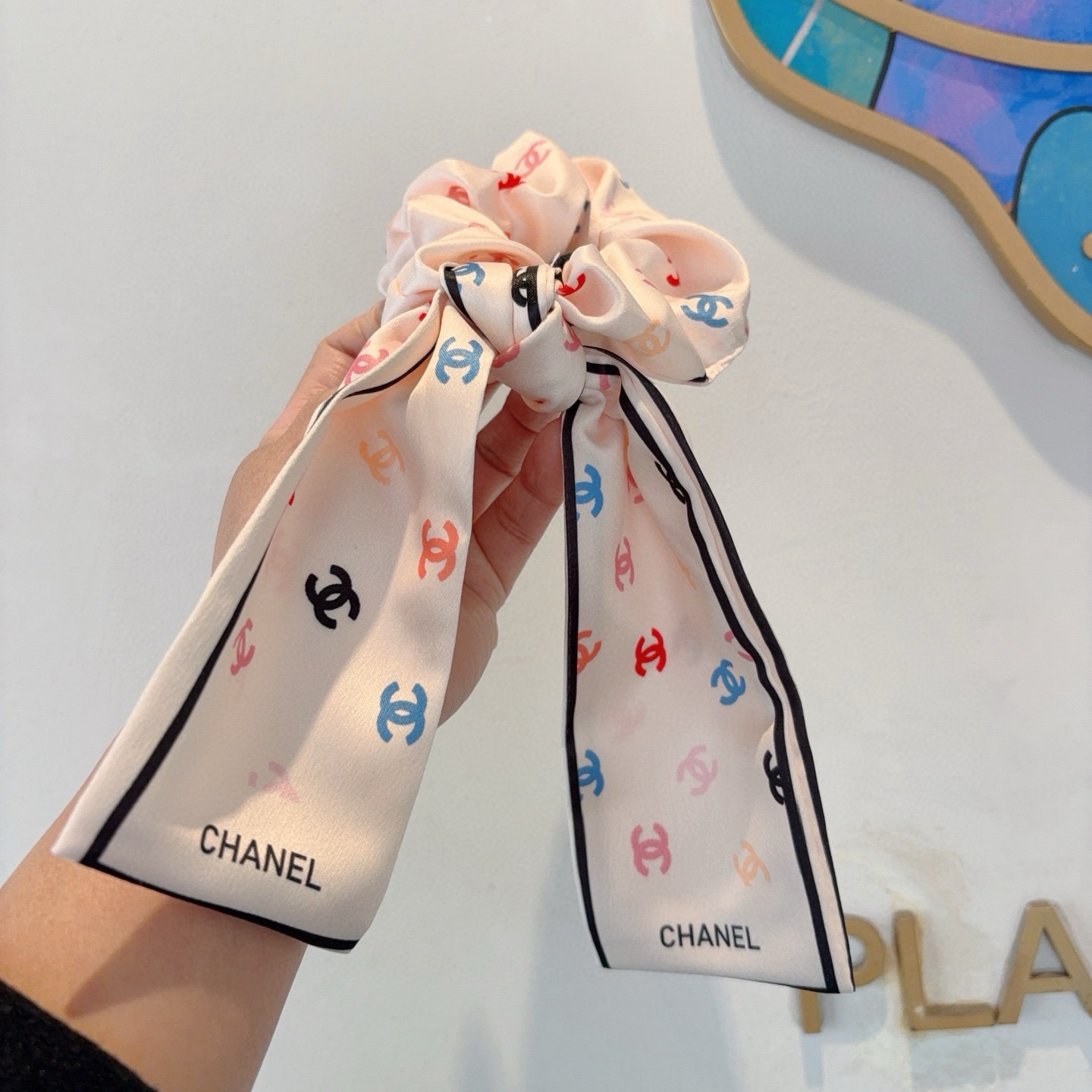 配包装CHANEL （香奈儿）字母飘带马尾发圈 蝴蝶结肠圈，高档韩版皮筋，经典花型设计， 高端大气，名媛