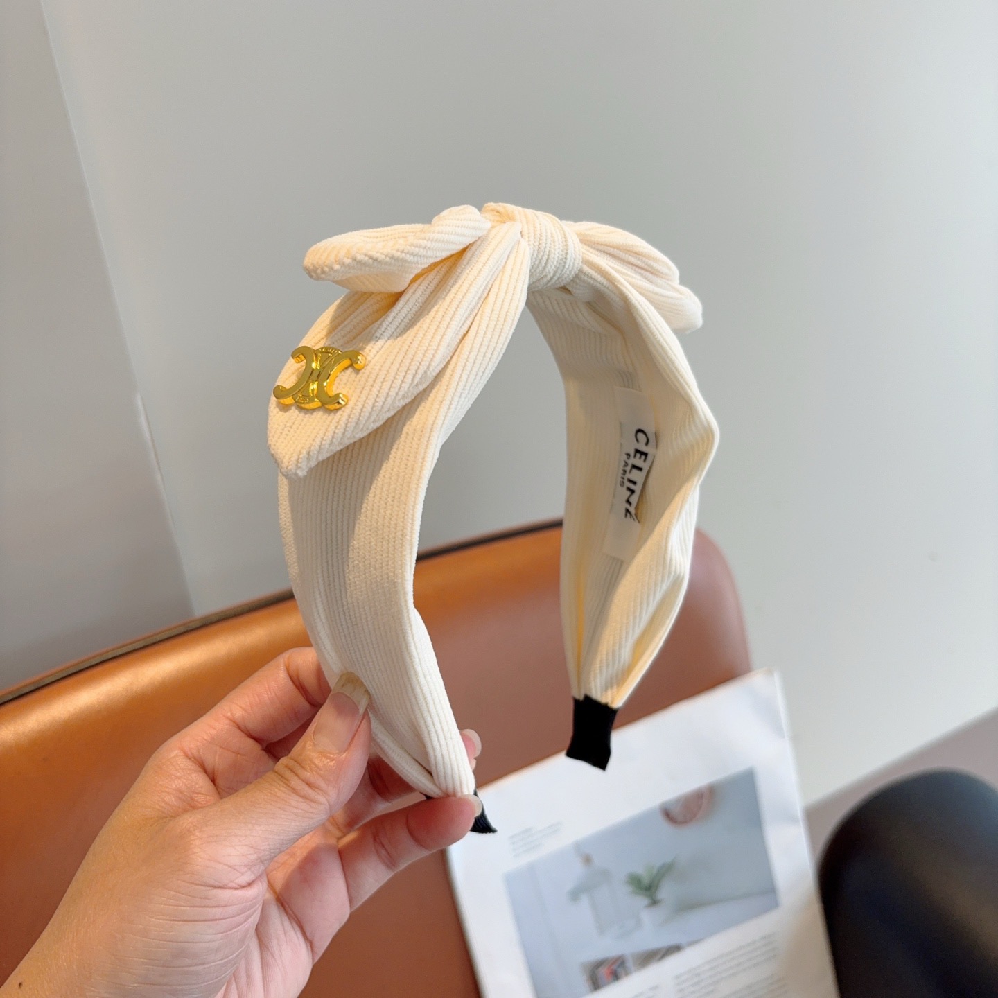 配包装CELINE（赛琳）网红新款蝴蝶结发箍，佩戴舒适无压力，造型搭配必备头饰！非常时尚百搭！女神必备！