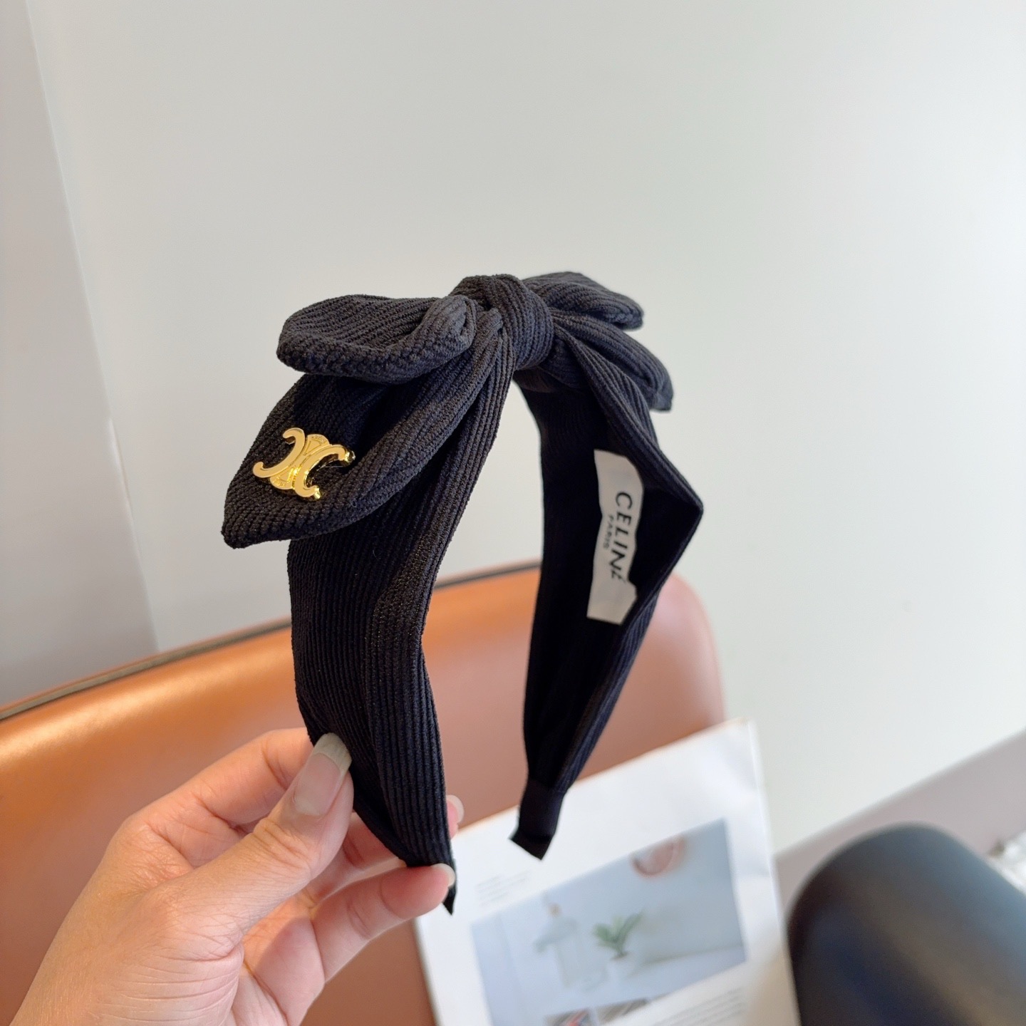 配包装CELINE（赛琳）网红新款蝴蝶结发箍，佩戴舒适无压力，造型搭配必备头饰！非常时尚百搭！女神必备！