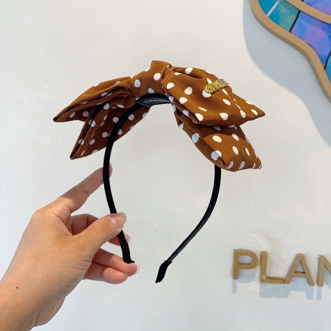 配包装CHANEL（香奈儿）新款小香风波点蝴蝶结精致发箍，复古头箍，网红爆款推荐 搭配高端材质，超精致，