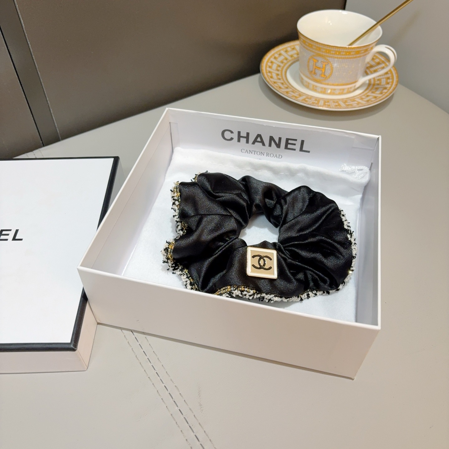 配包装CHANEL（香奈儿）网红新款发圈，精致肠圈皮筋，佩戴舒适无压力，造型搭配必备！非常时尚百搭！女神