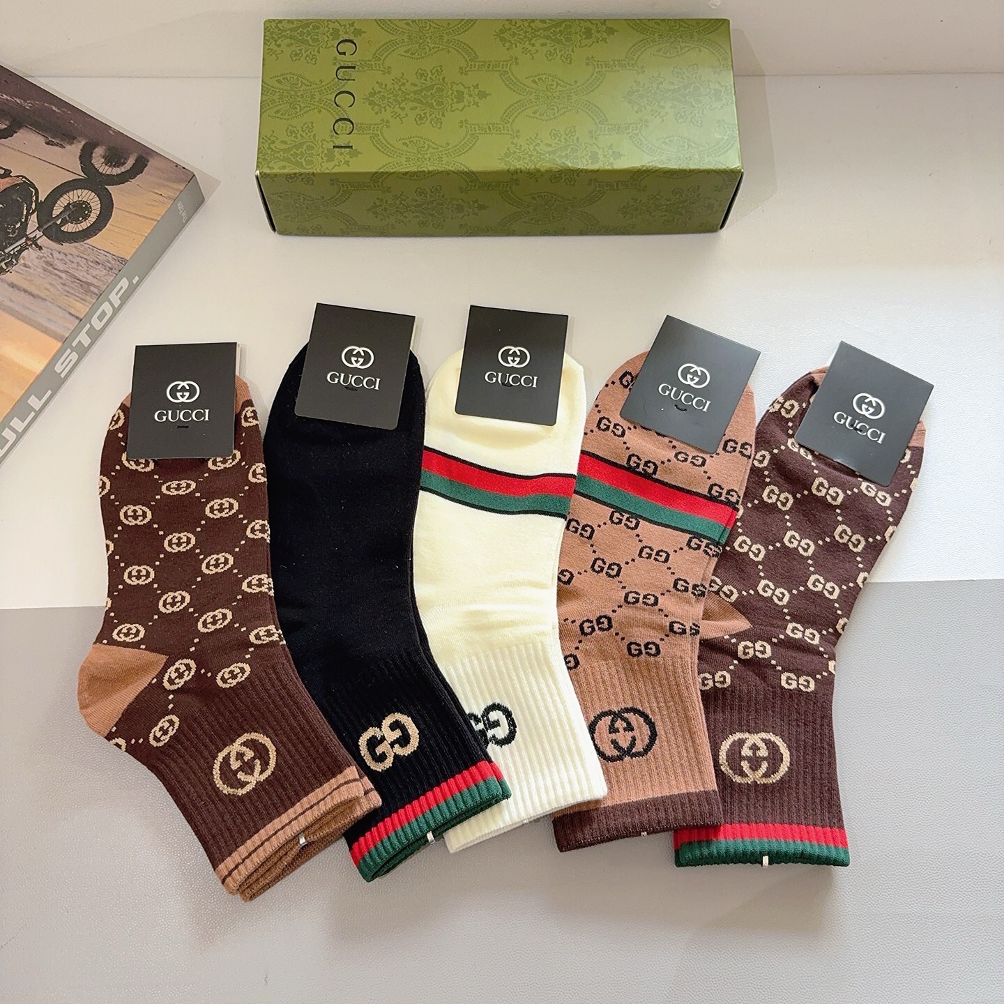 配包装（一盒5双） Gucci 古奇 新款中筒男款袜子，纯棉面料，潮人必备 ，Gucci 爆款，经典双G