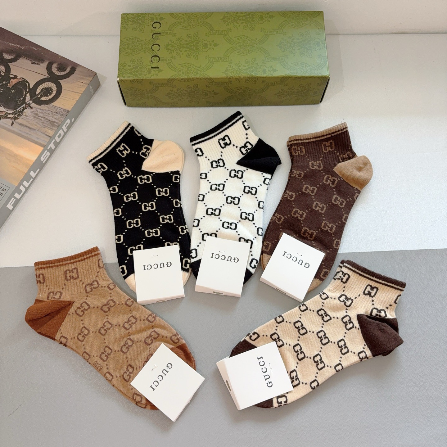 配包装（一盒5双） Gucci 古奇 新款中筒袜子，纯棉面料，潮人必备 ，爆款经典双G，个性时尚百搭款，