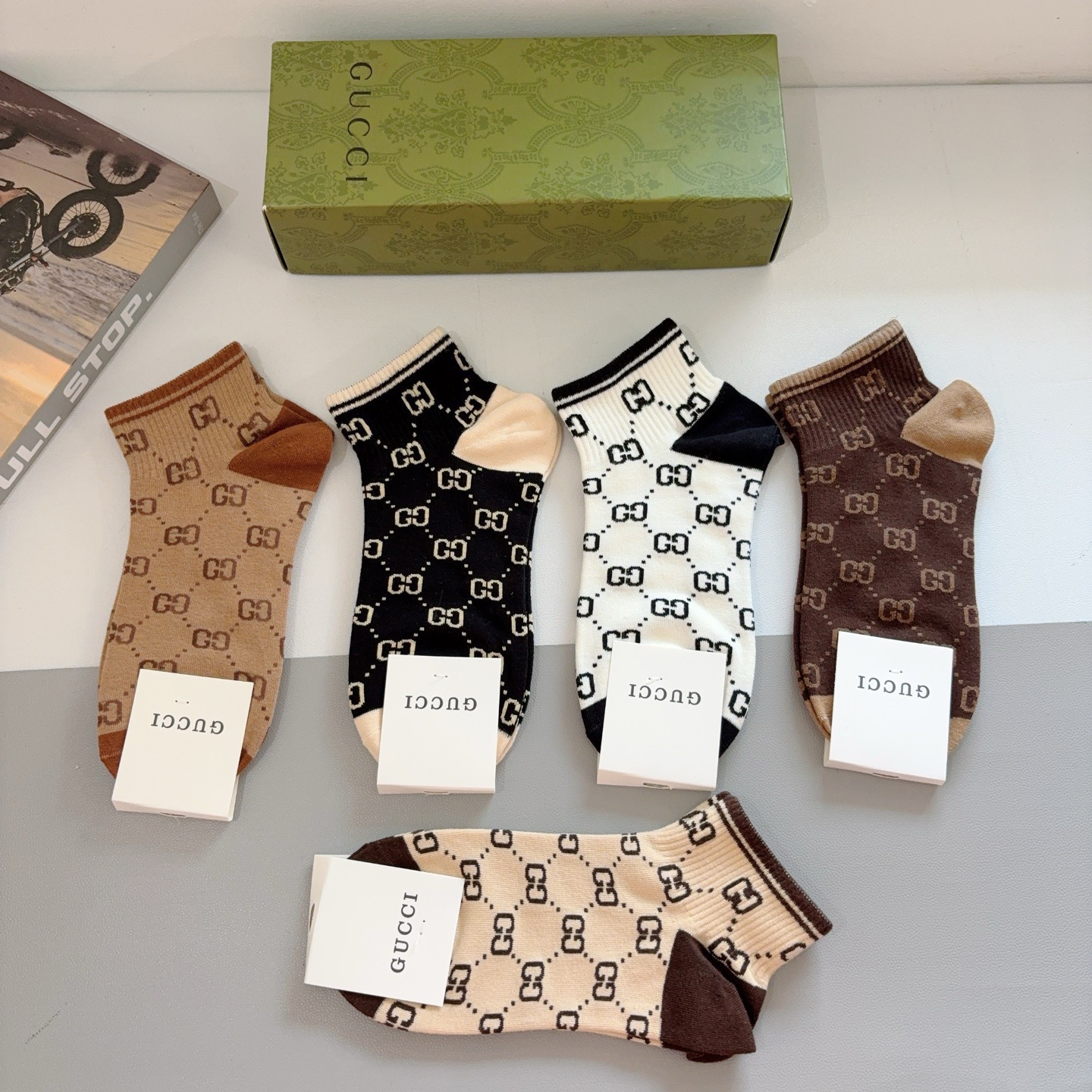 配包装（一盒5双） Gucci 古奇 新款中筒袜子，纯棉面料，潮人必备 ，爆款经典双G，个性时尚百搭款，