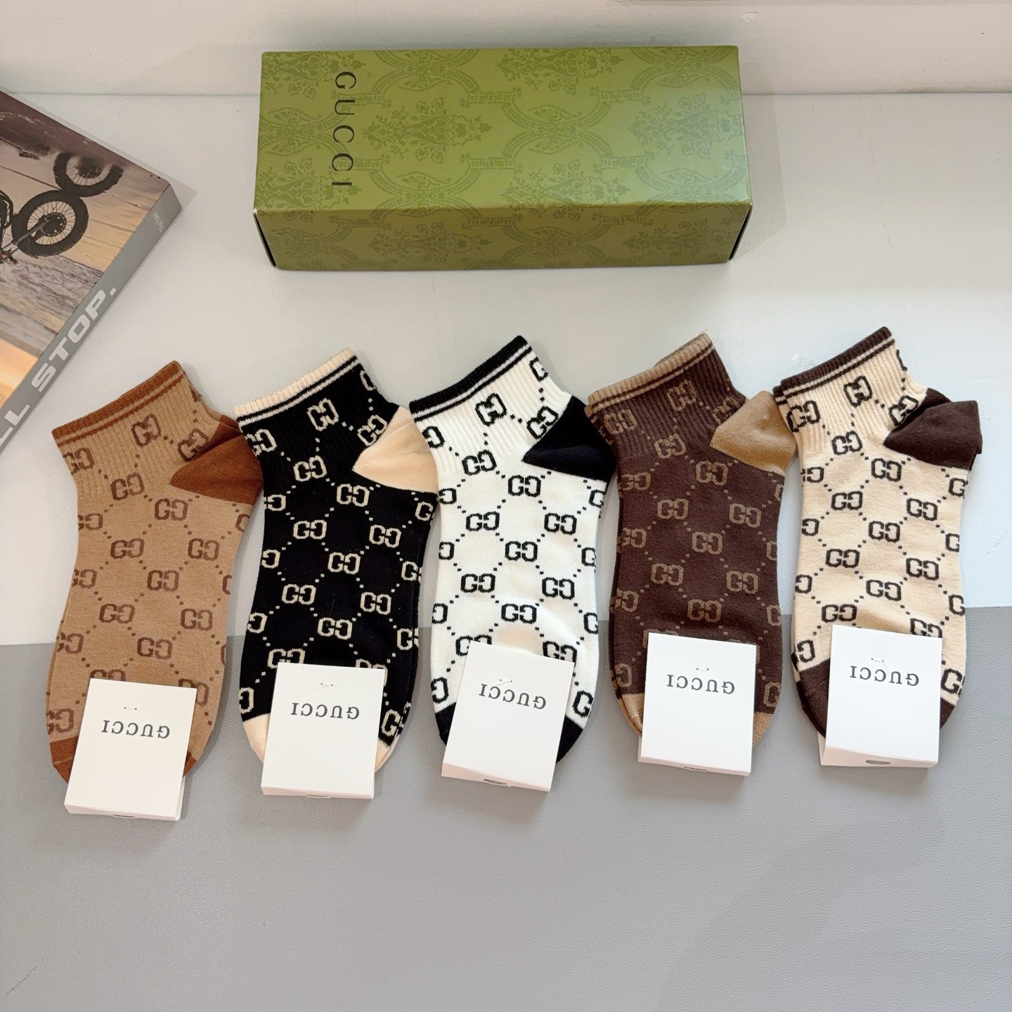 配包装（一盒5双） Gucci 古奇 新款中筒袜子，纯棉面料，潮人必备 ，爆款经典双G，个性时尚百搭款，