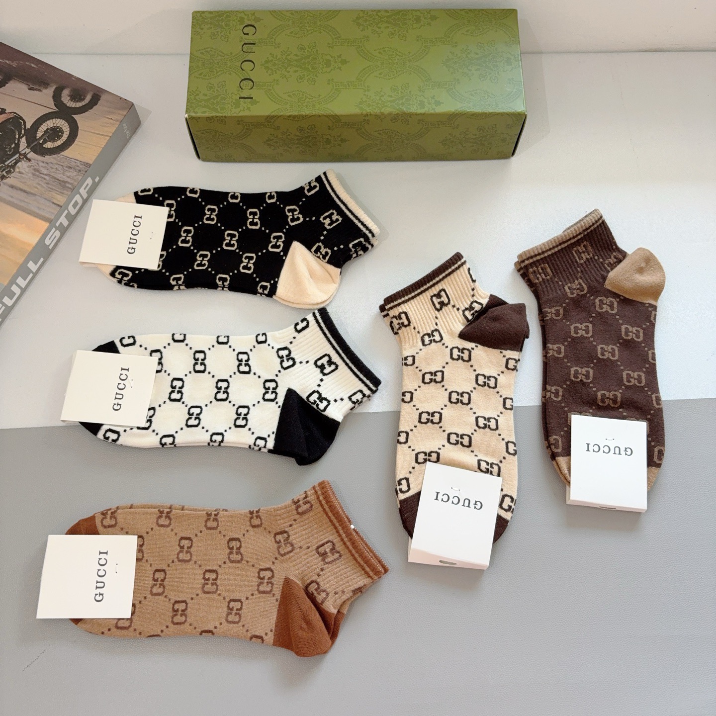 配包装（一盒5双） Gucci 古奇 新款中筒袜子，纯棉面料，潮人必备 ，爆款经典双G，个性时尚百搭款，
