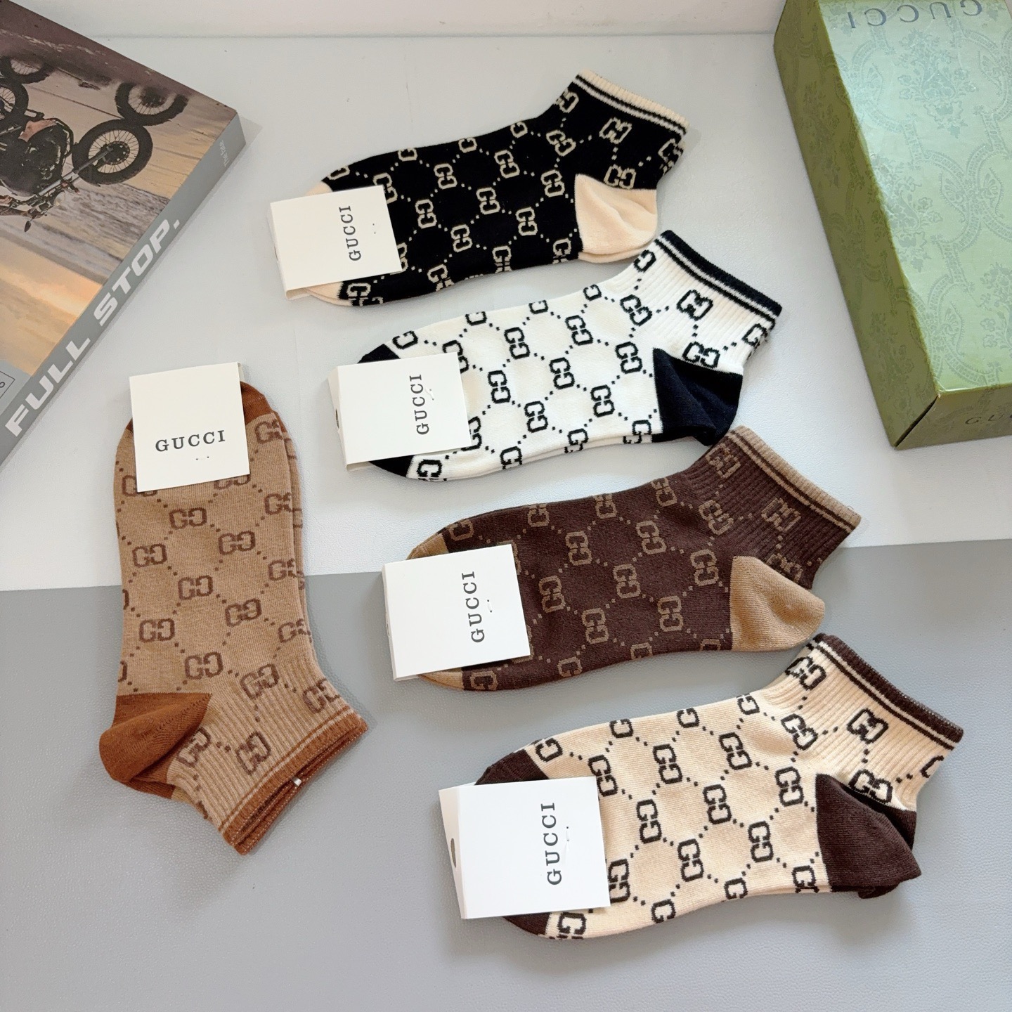 配包装（一盒5双） Gucci 古奇 新款中筒袜子，纯棉面料，潮人必备 ，爆款经典双G，个性时尚百搭款，