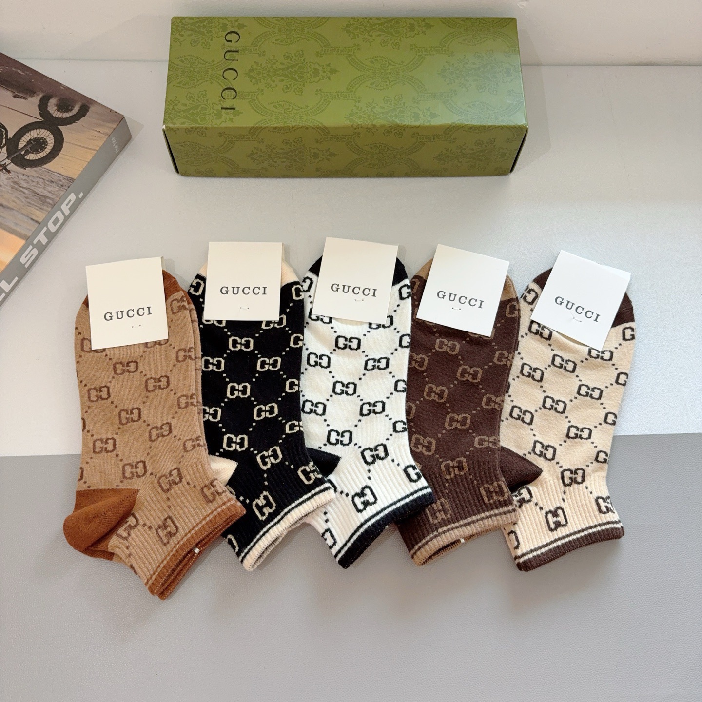 配包装（一盒5双） Gucci 古奇 新款中筒袜子，纯棉面料，潮人必备 ，爆款经典双G，个性时尚百搭款，