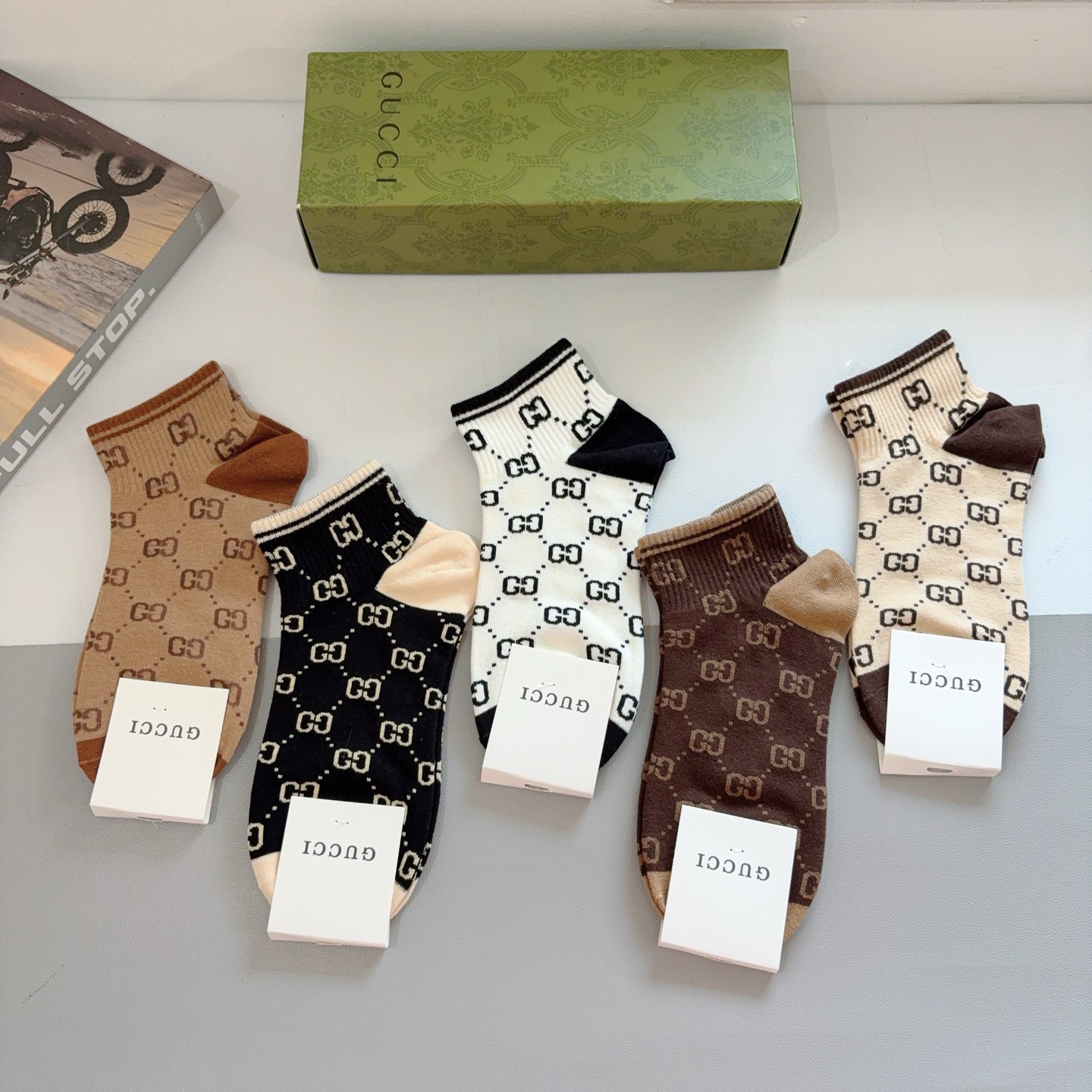 配包装（一盒5双） Gucci 古奇 新款中筒袜子，纯棉面料，潮人必备 ，爆款经典双G，个性时尚百搭款，
