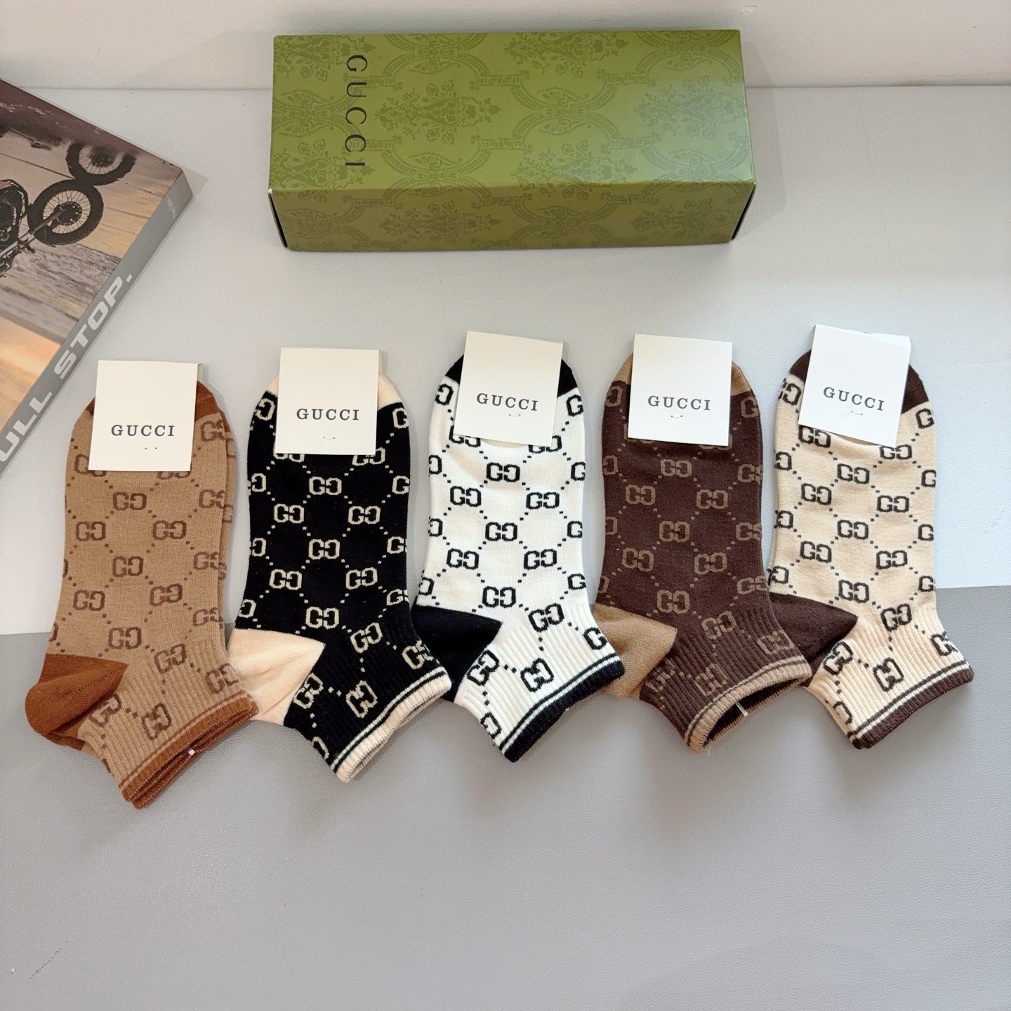 配包装（一盒5双） Gucci 古奇 新款中筒袜子，纯棉面料，潮人必备 ，爆款经典双G，个性时尚百搭款，