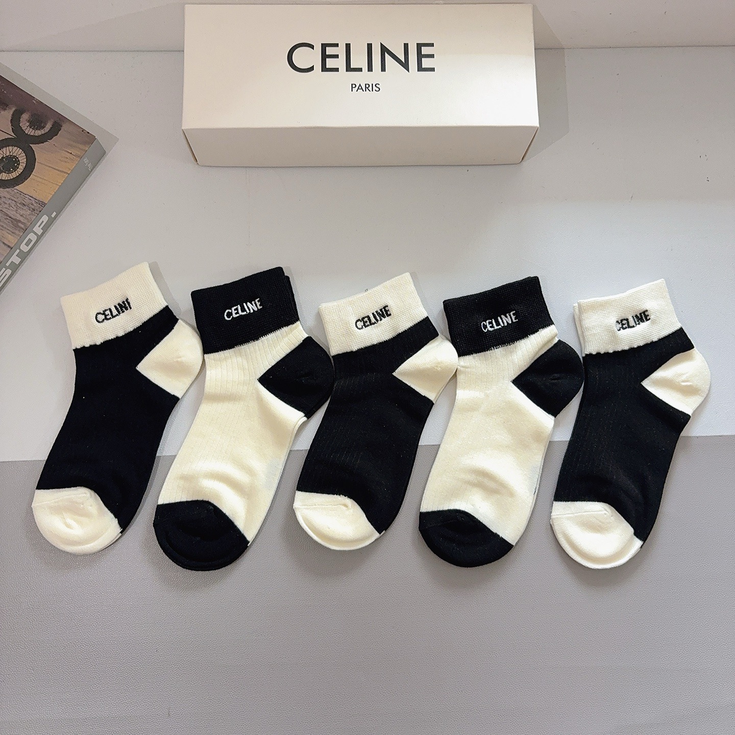 配包装（一盒5双） CELINE 赛琳新款刺绣纯棉袜子 经典字母logo船袜，个性时尚百搭款，！超柔软材