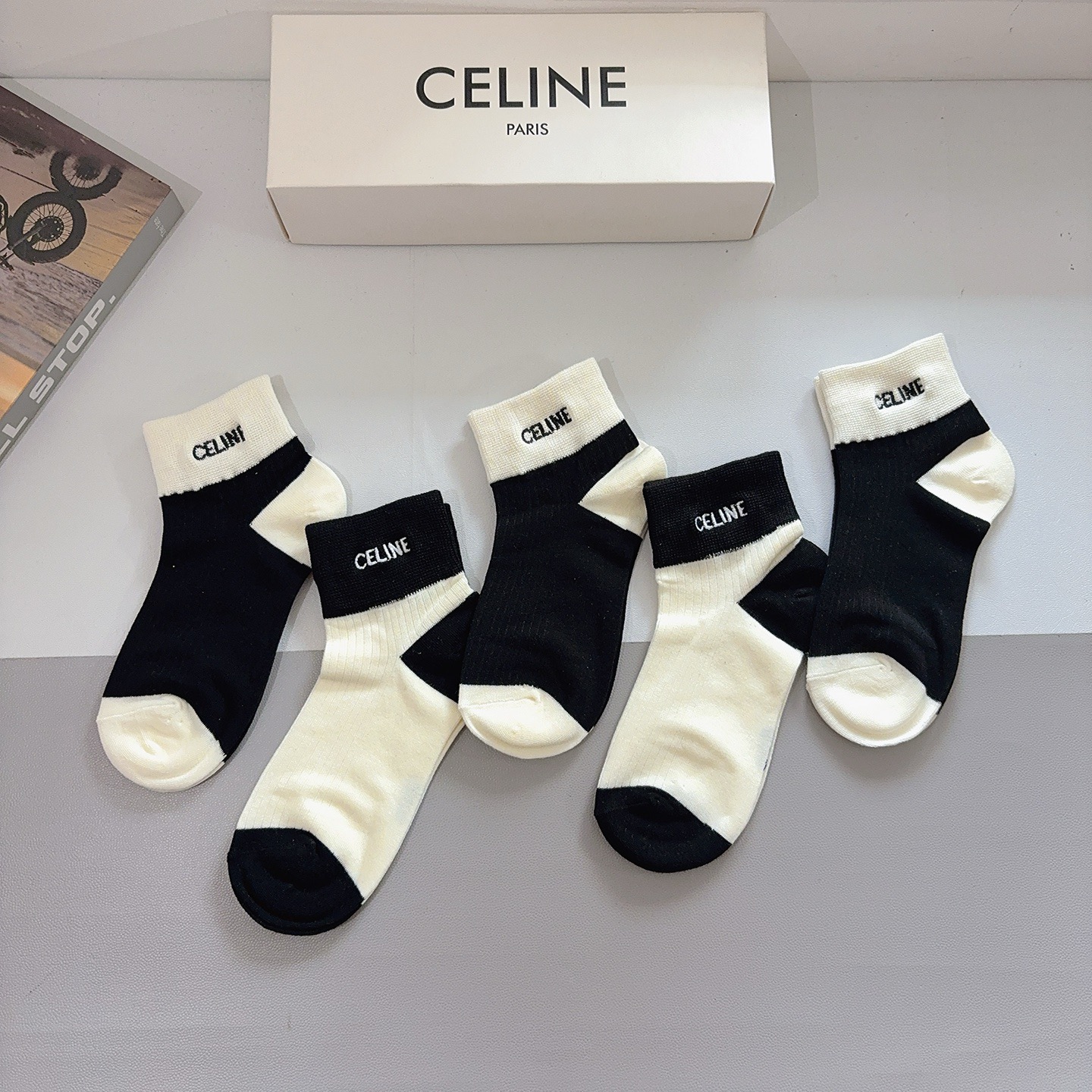 配包装（一盒5双） CELINE 赛琳新款刺绣纯棉袜子 经典字母logo船袜，个性时尚百搭款，！超柔软材