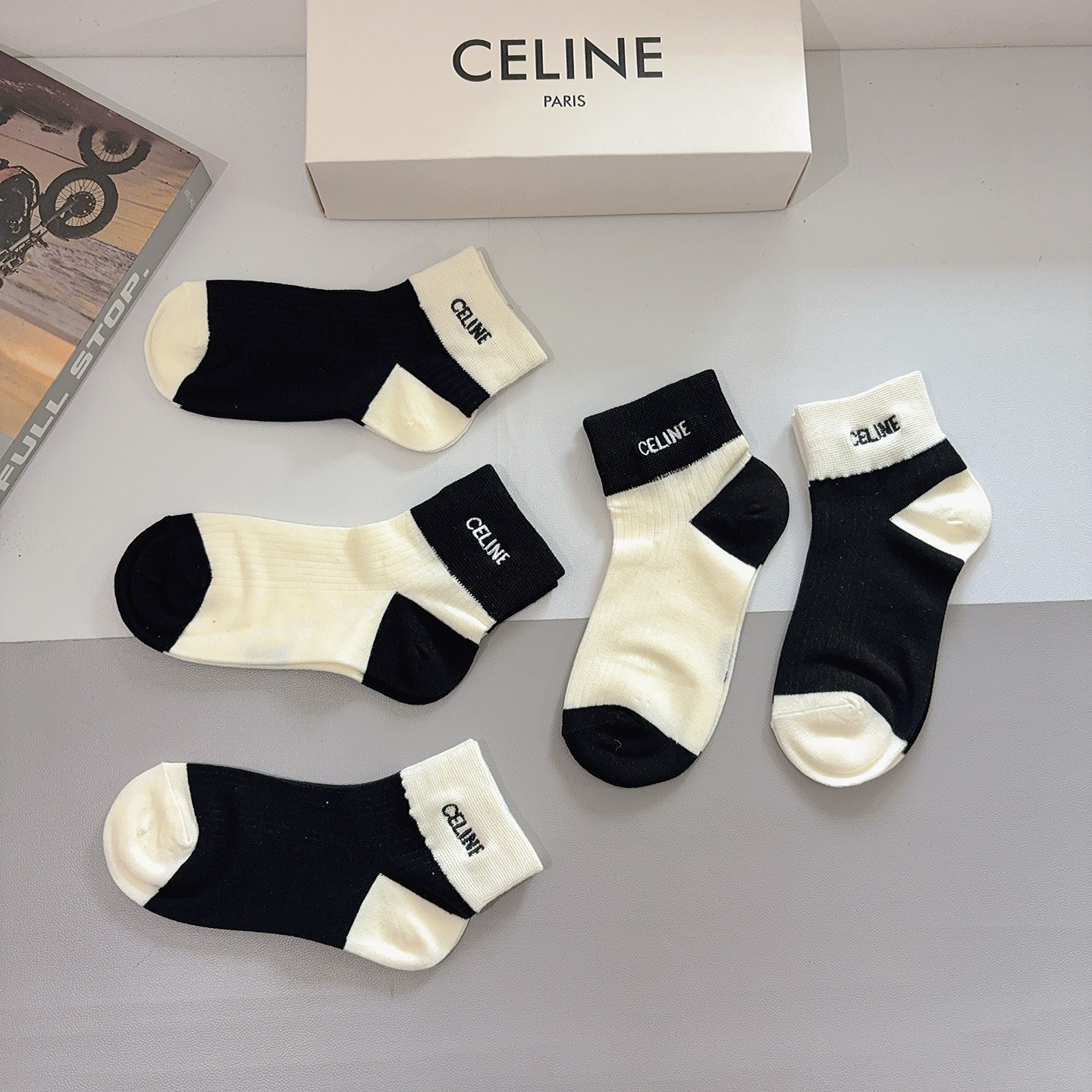 配包装（一盒5双） CELINE 赛琳新款刺绣纯棉袜子 经典字母logo船袜，个性时尚百搭款，！超柔软材