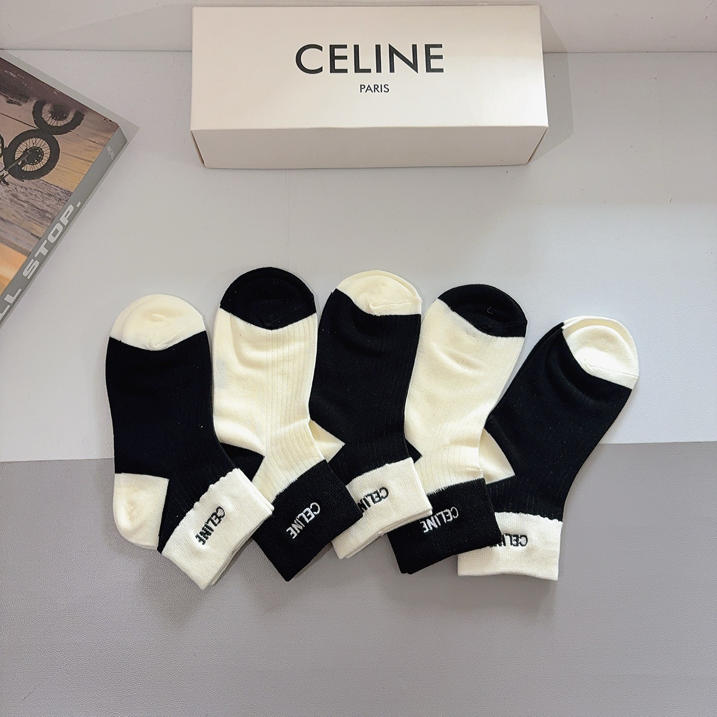 配包装（一盒5双） CELINE 赛琳新款刺绣纯棉袜子 经典字母logo船袜，个性时尚百搭款，！超柔软材
