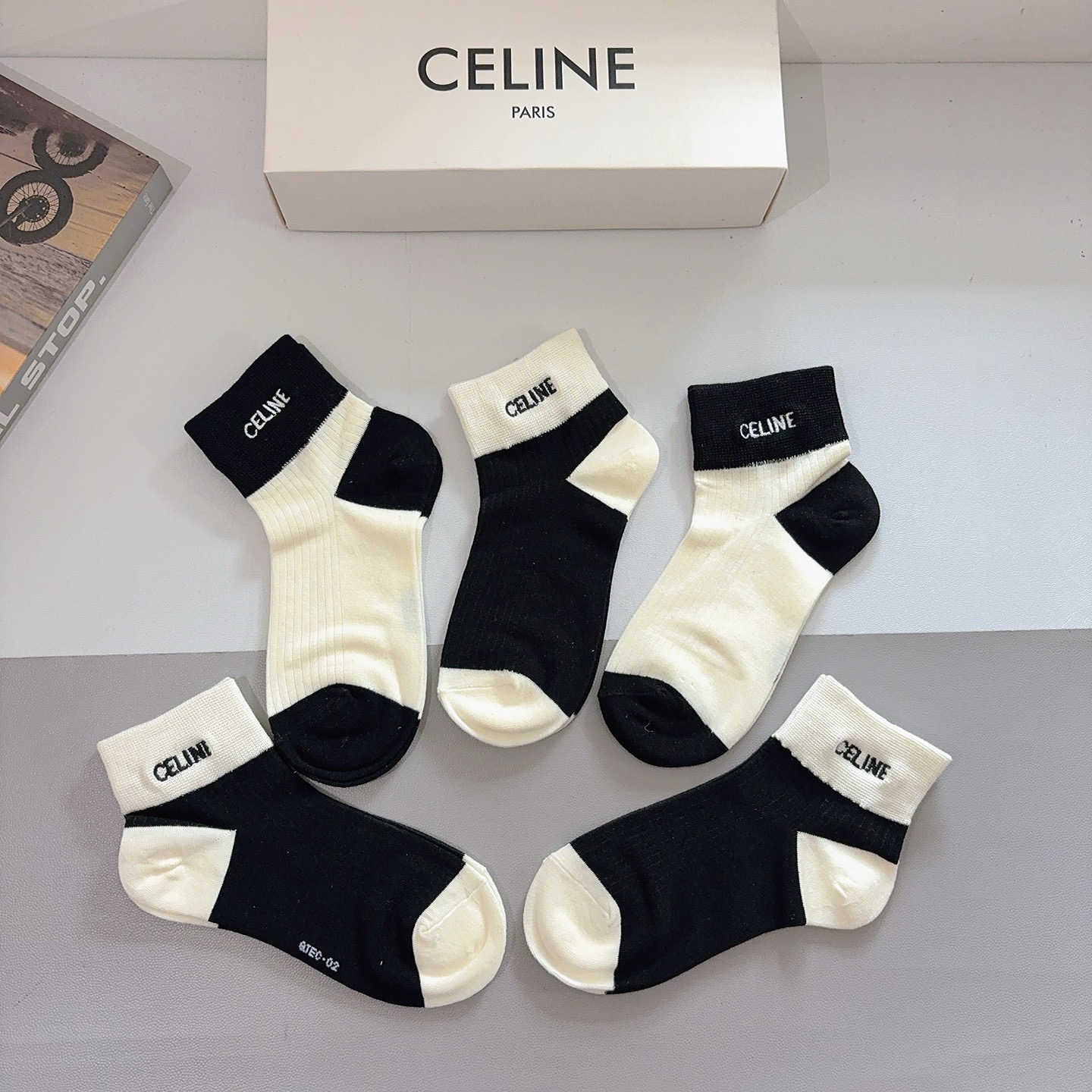 配包装（一盒5双） CELINE 赛琳新款刺绣纯棉袜子 经典字母logo船袜，个性时尚百搭款，！超柔软材