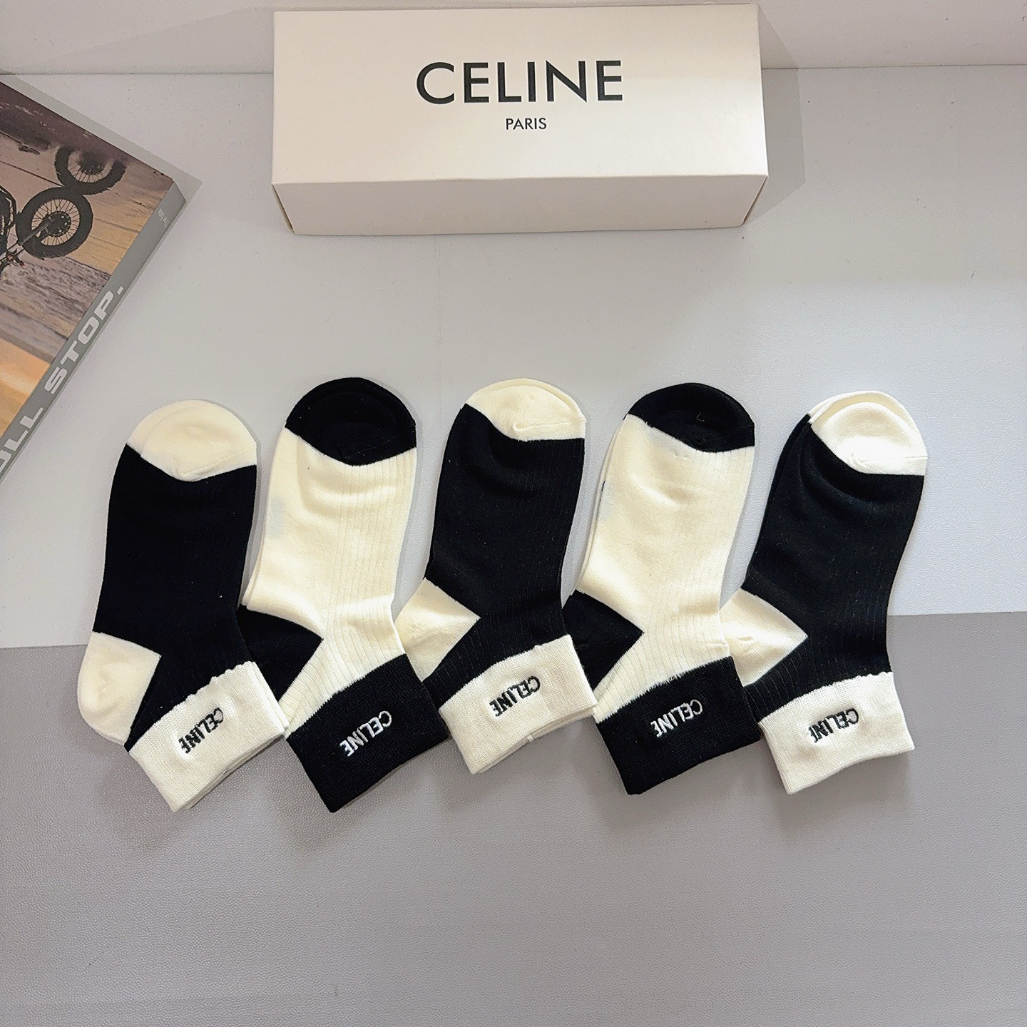 配包装（一盒5双） CELINE 赛琳新款刺绣纯棉袜子 经典字母logo船袜，个性时尚百搭款，！超柔软材