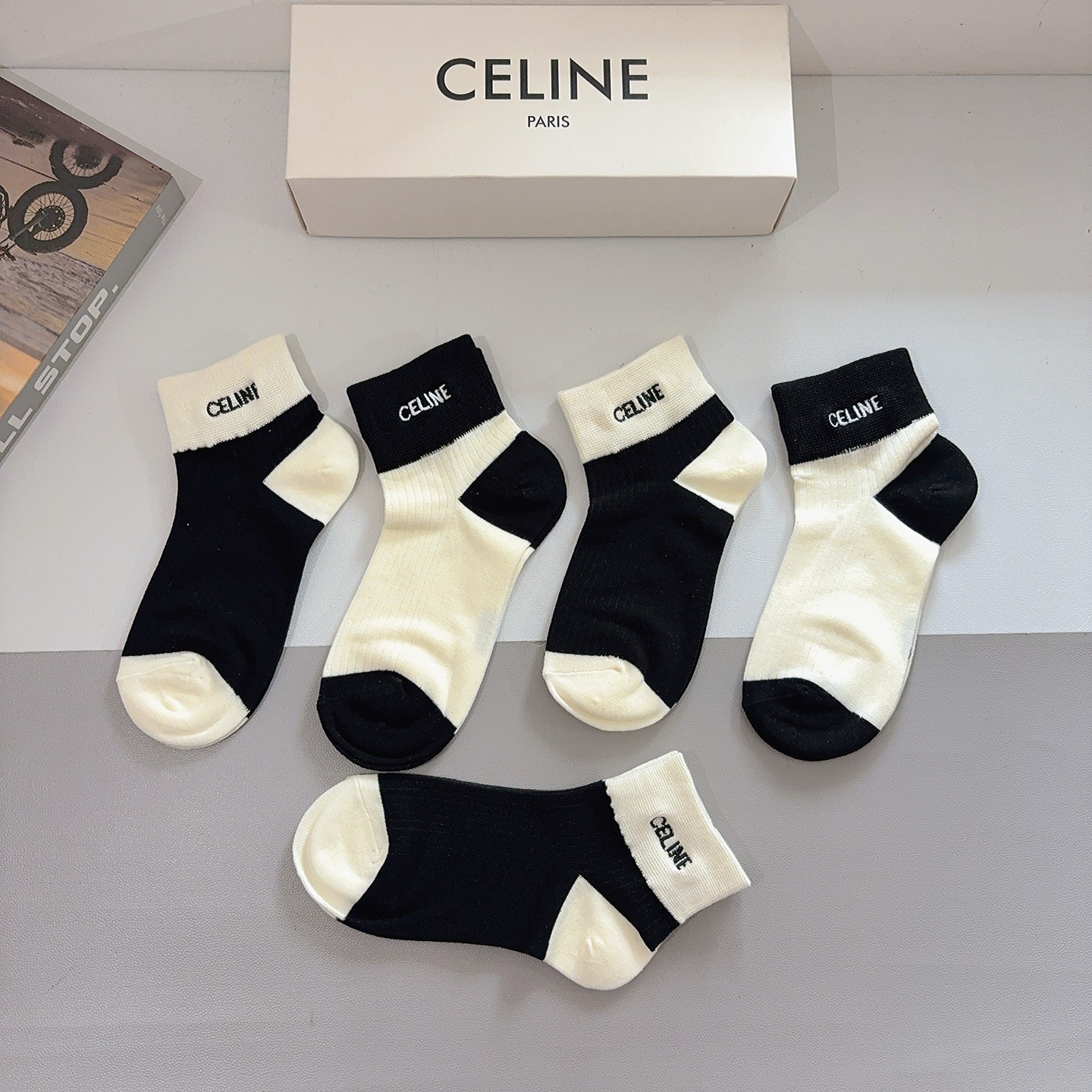 配包装（一盒5双） CELINE 赛琳新款刺绣纯棉袜子 经典字母logo船袜，个性时尚百搭款，！超柔软材
