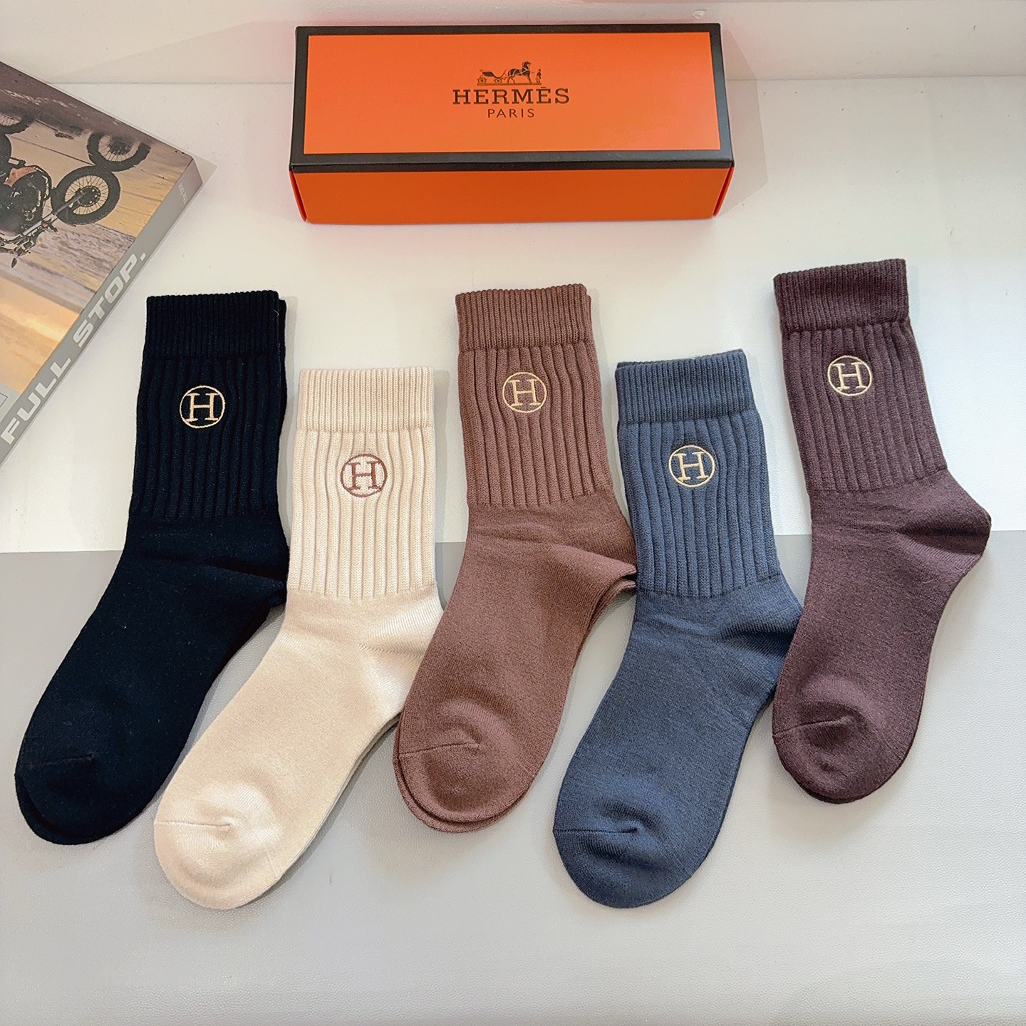配包装【一盒5双】HERMES（爱马仕）高版本刺绣羊绒长筒袜子🔥潮人必不可少的时尚专柜代购长筒袜子 ，超